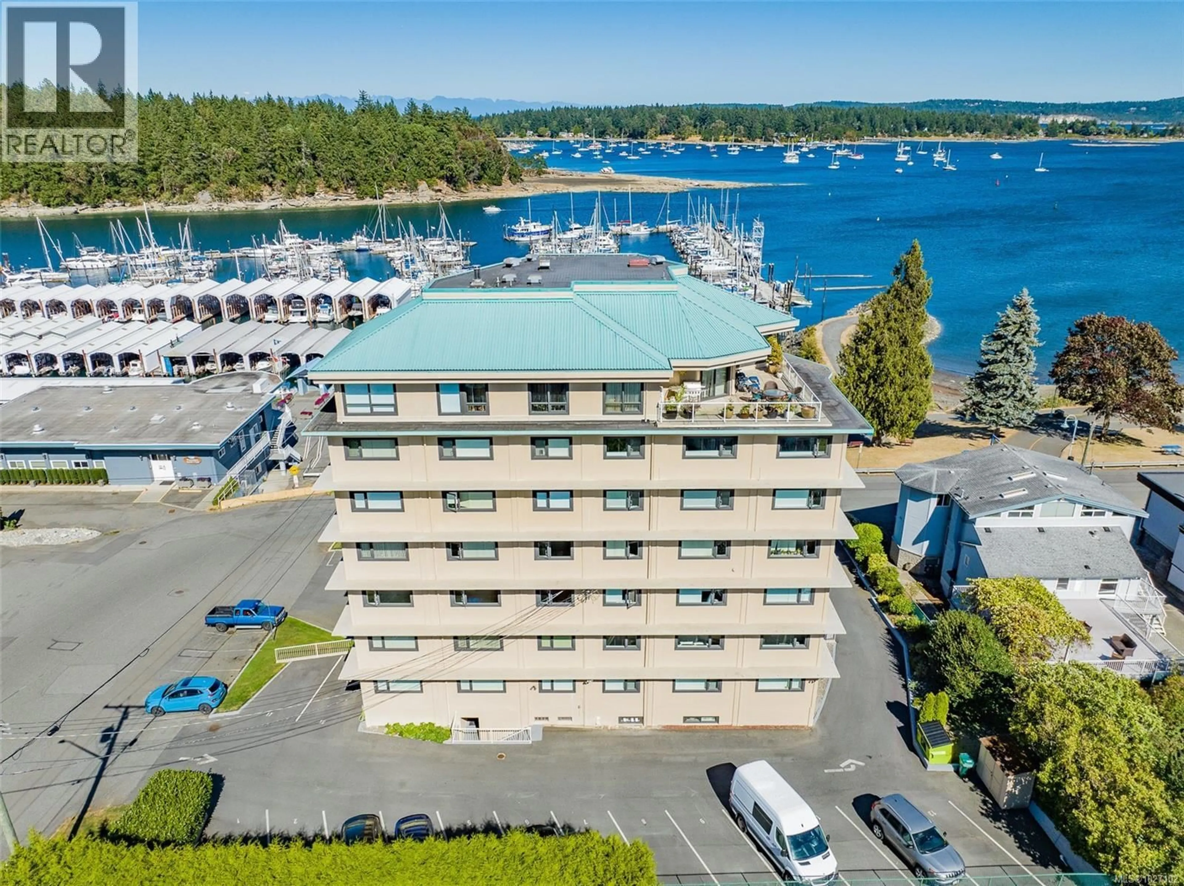 A pic from outside/outdoor area/front of a property/back of a property/a pic from drone, water/lake/river/ocean view for 700 - 375 NEWCASTLE AVENUE, Nanaimo British Columbia V9S4H9