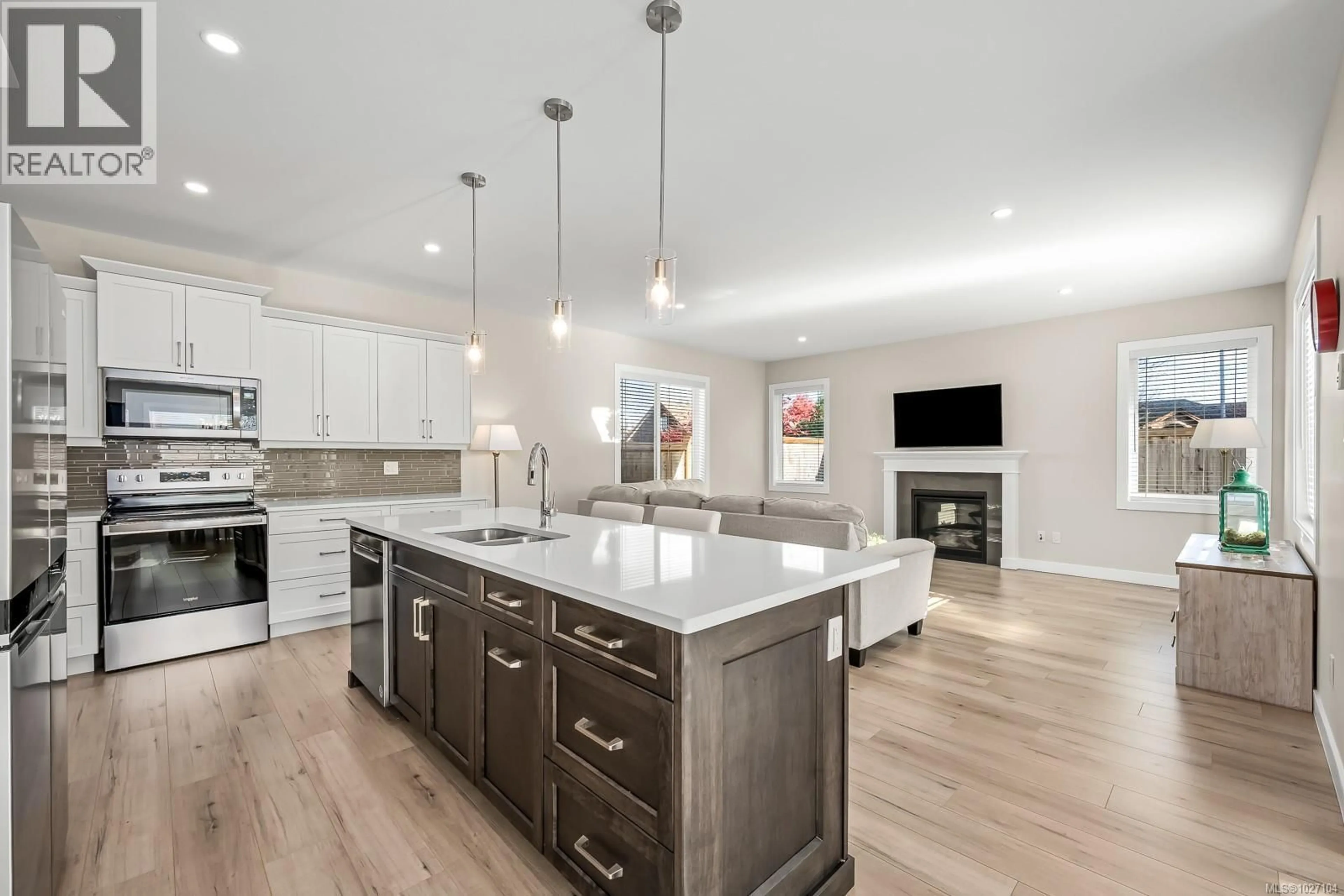 Open concept kitchen, unknown for 499 TORRENCE ROAD, Comox British Columbia V9M3G7