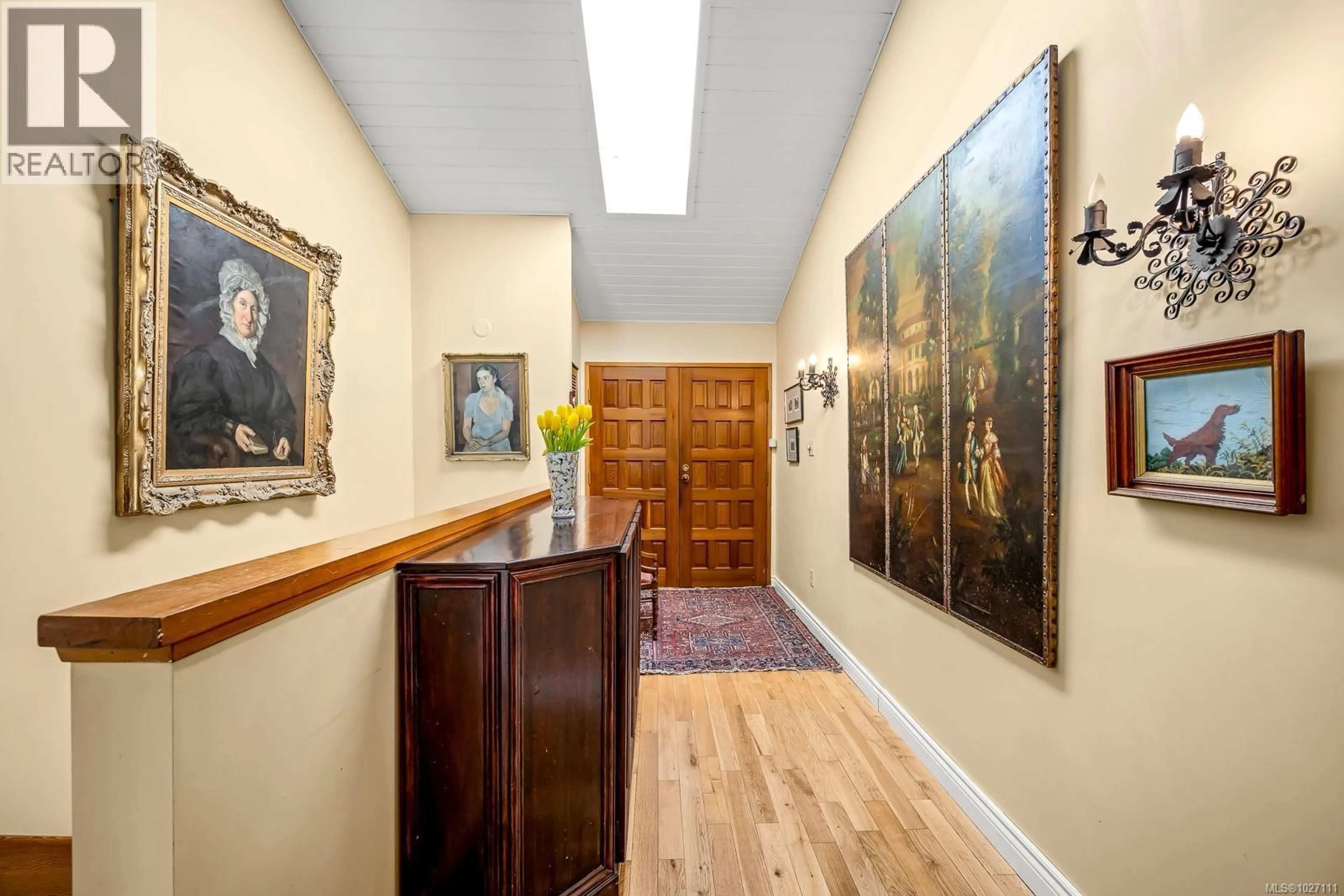 Indoor foyer for 542 WASHINGTON CRESCENT, Courtenay British Columbia V9N7S3