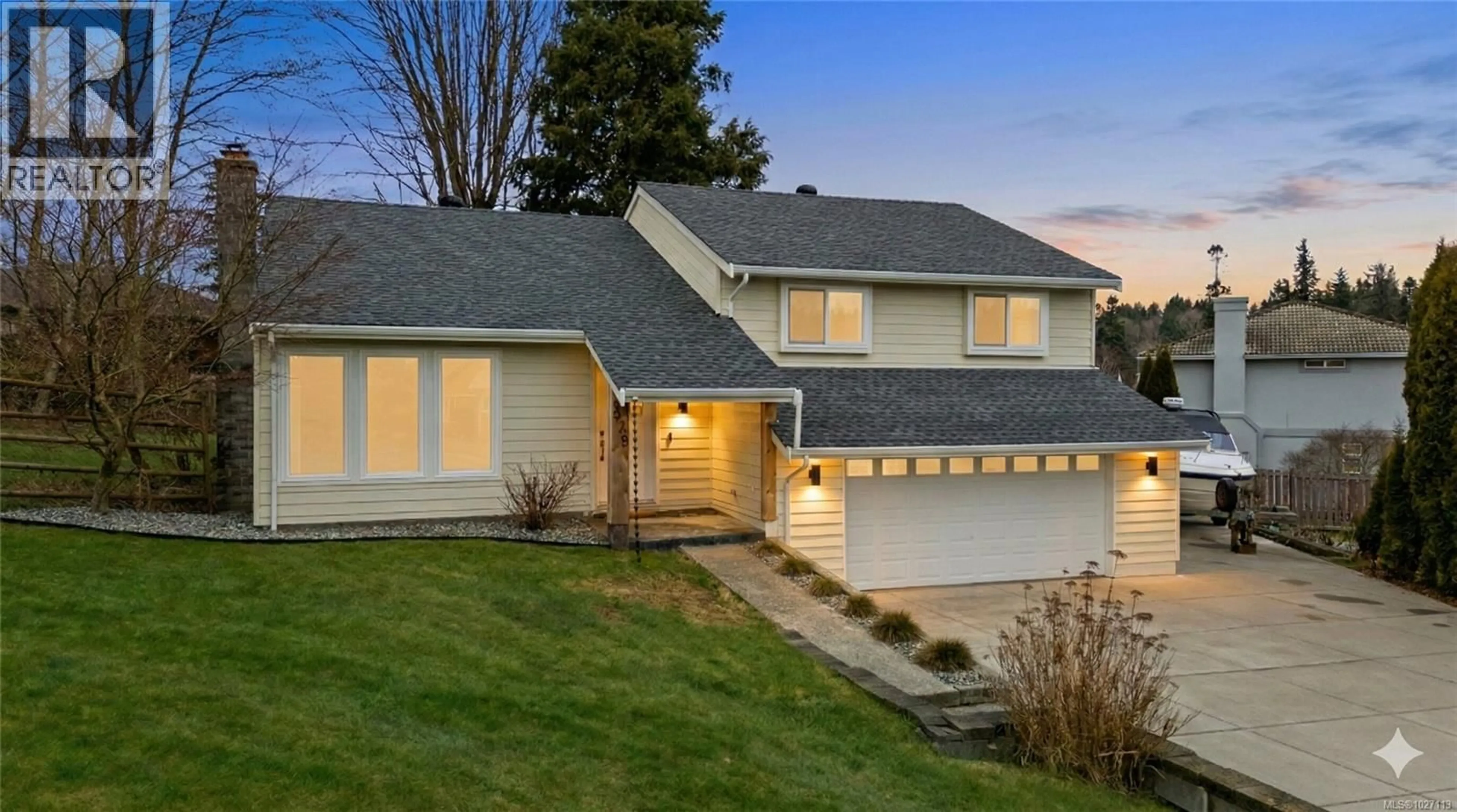 Home with vinyl exterior material, street for 375 PTARMIGAN PLACE, Campbell River British Columbia V9W7B2