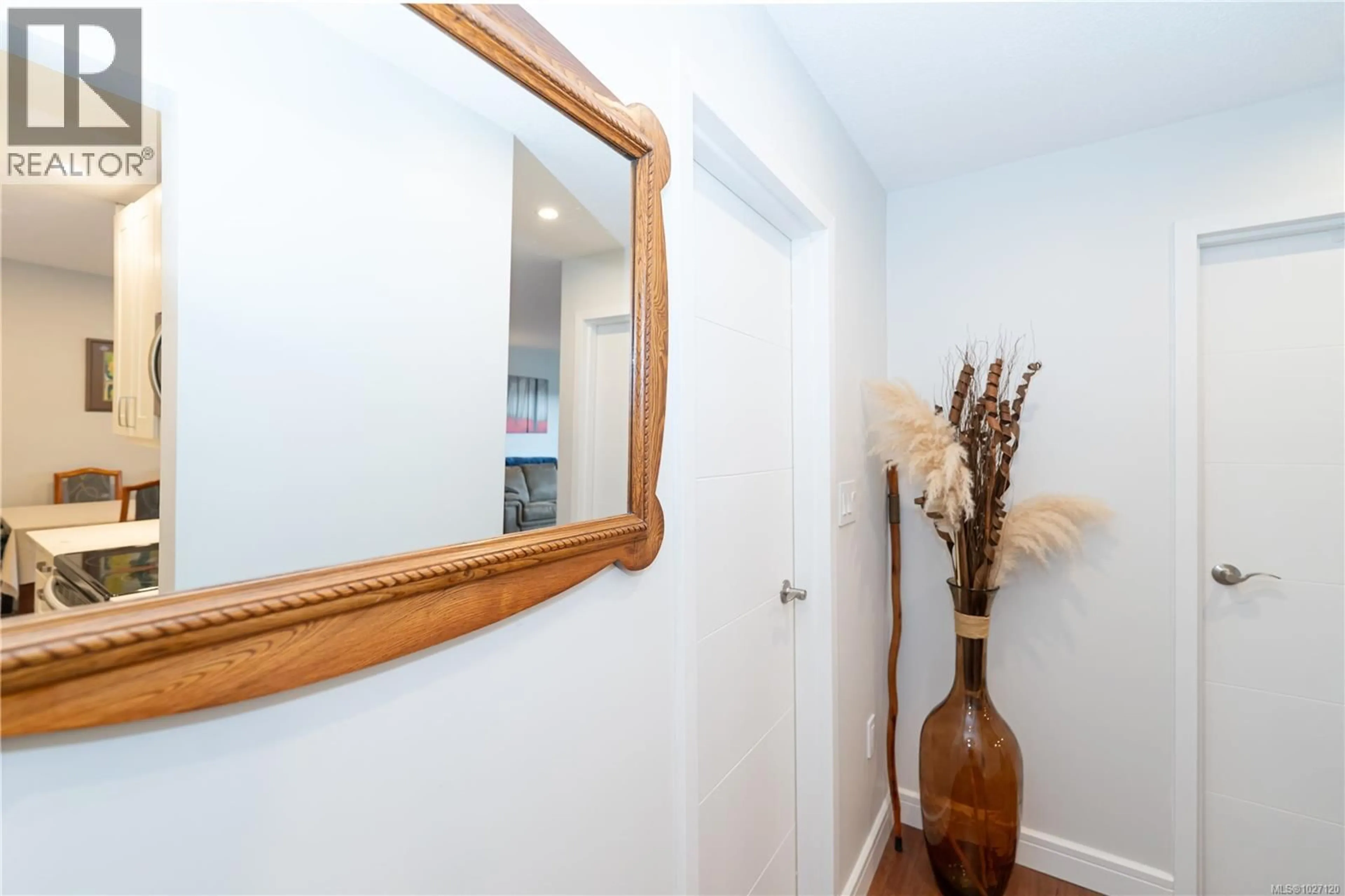 Indoor entryway for 109 - 105 GORGE ROAD EAST, Victoria British Columbia V9A6Z2