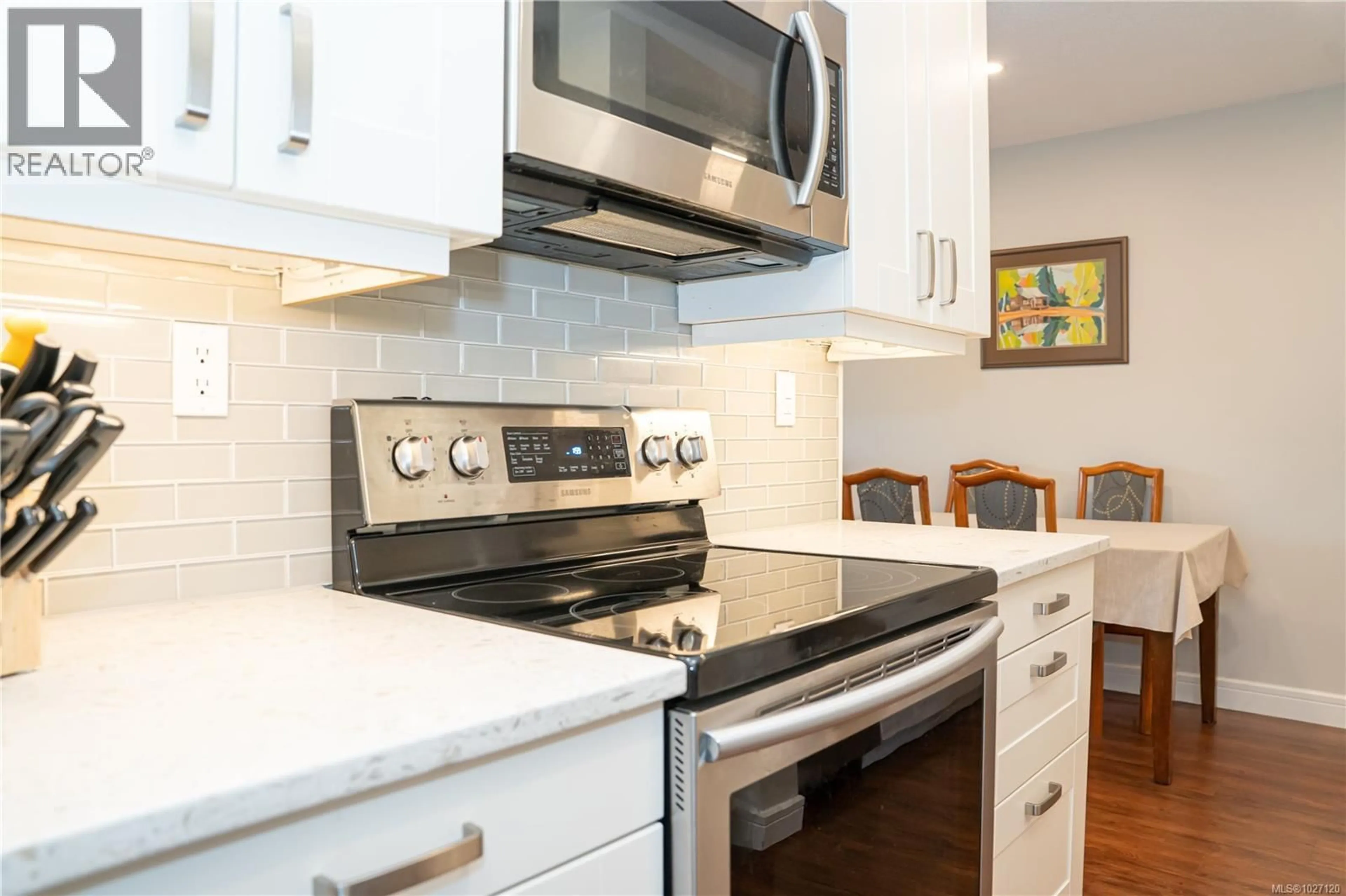 Standard kitchen, ceramic/tile floor for 109 - 105 GORGE ROAD EAST, Victoria British Columbia V9A6Z2
