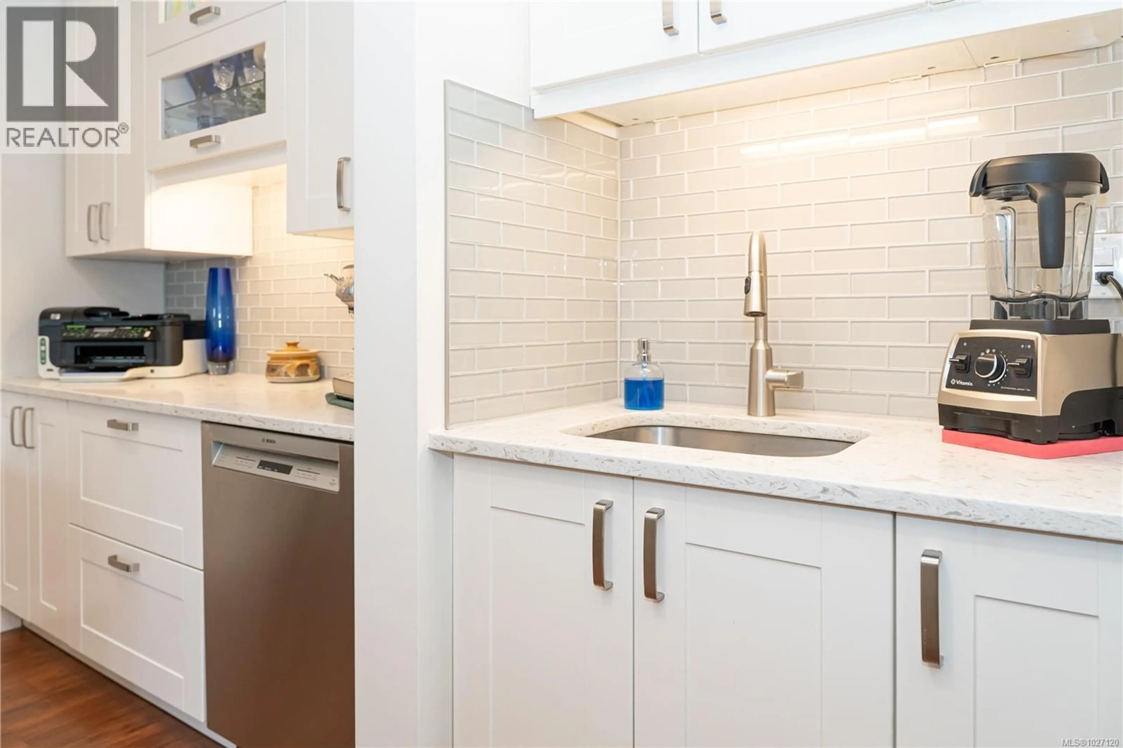 Standard kitchen, ceramic/tile floor for 109 - 105 GORGE ROAD EAST, Victoria British Columbia V9A6Z2