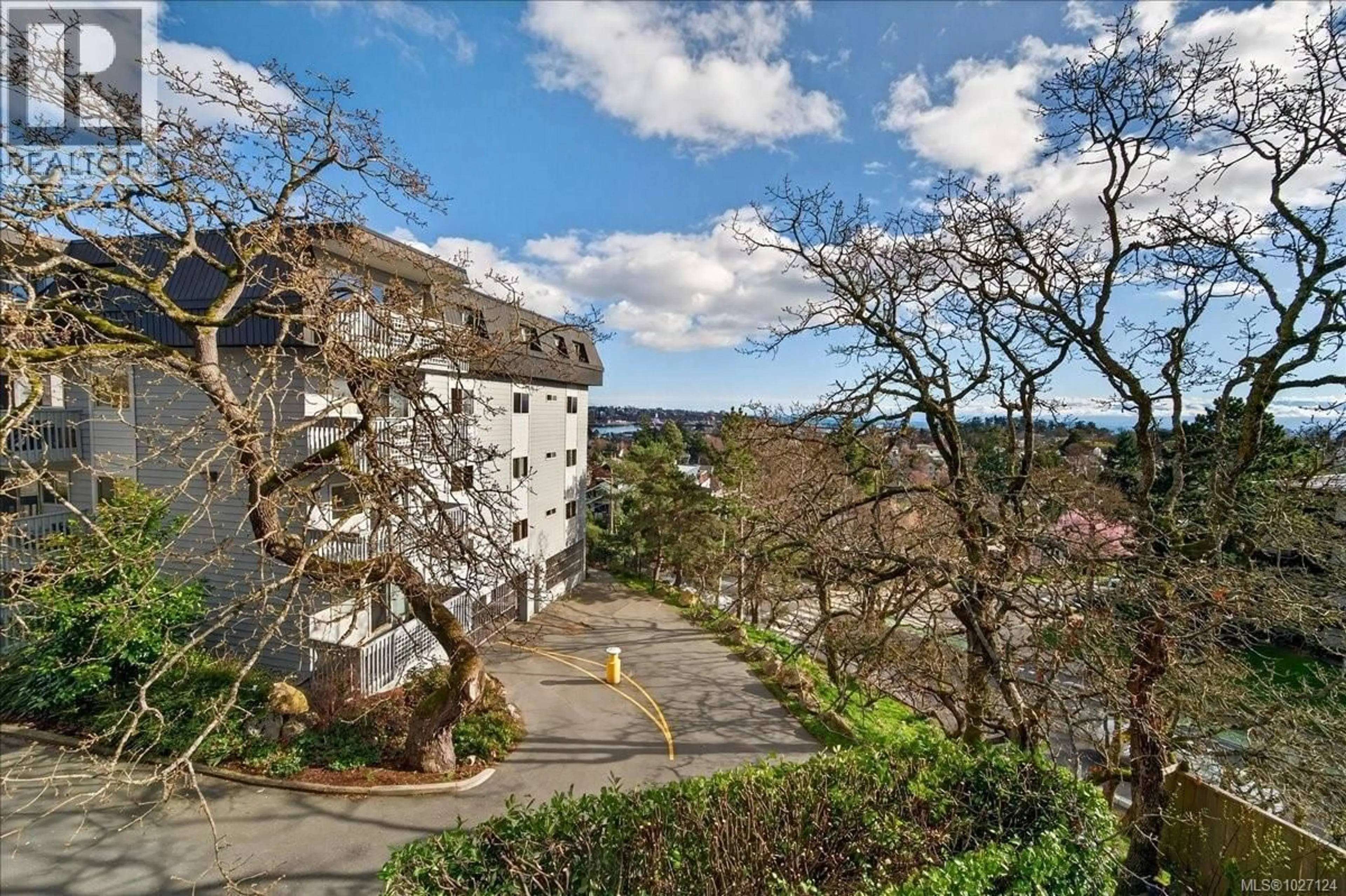 A pic from outside/outdoor area/front of a property/back of a property/a pic from drone, unknown for 302 - 1000 ESQUIMALT ROAD, Esquimalt British Columbia V9A3N2