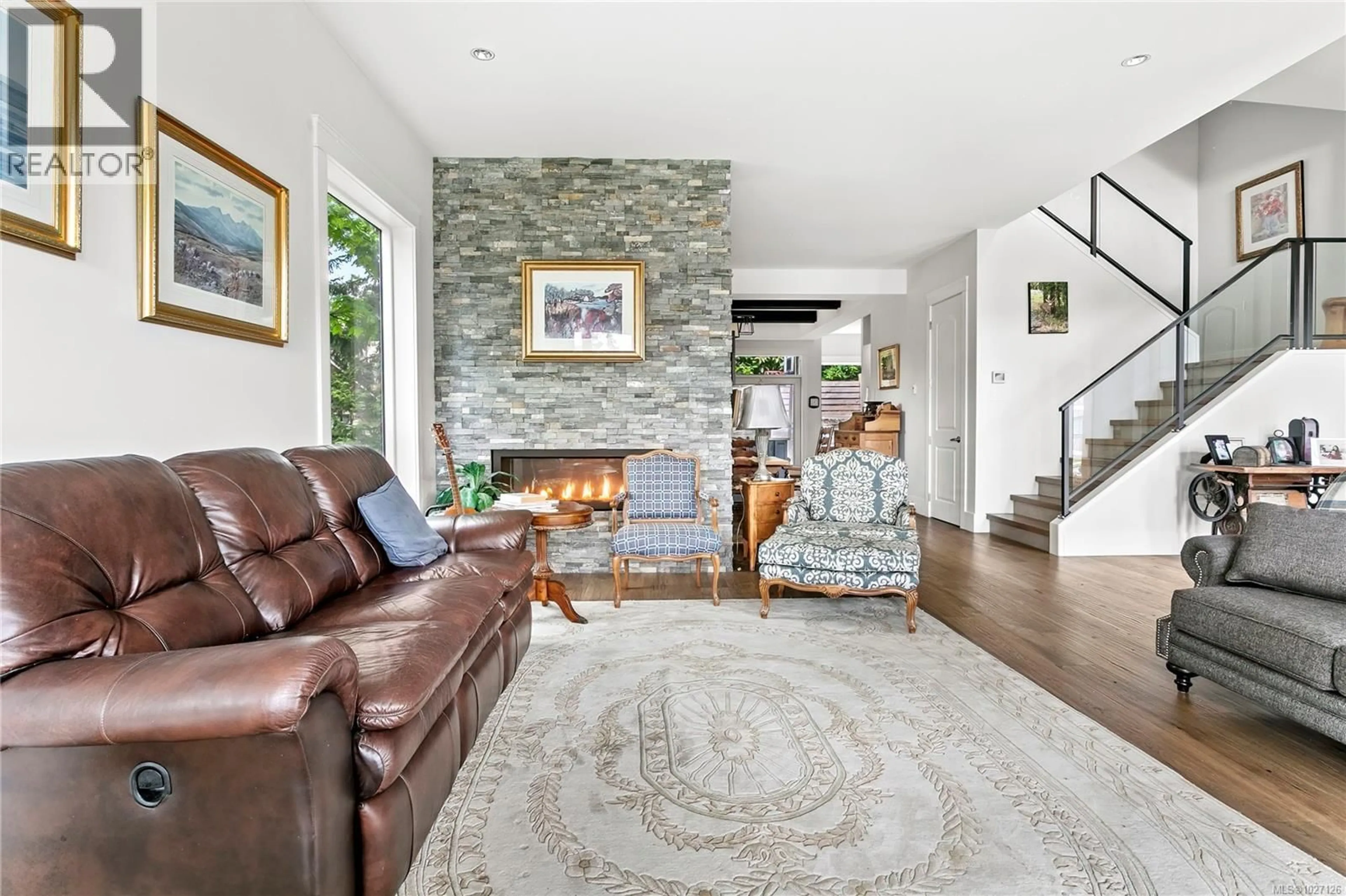 Living room with furniture, unknown for 1430 PAYTON PLACE, Saanich British Columbia V8X2B8