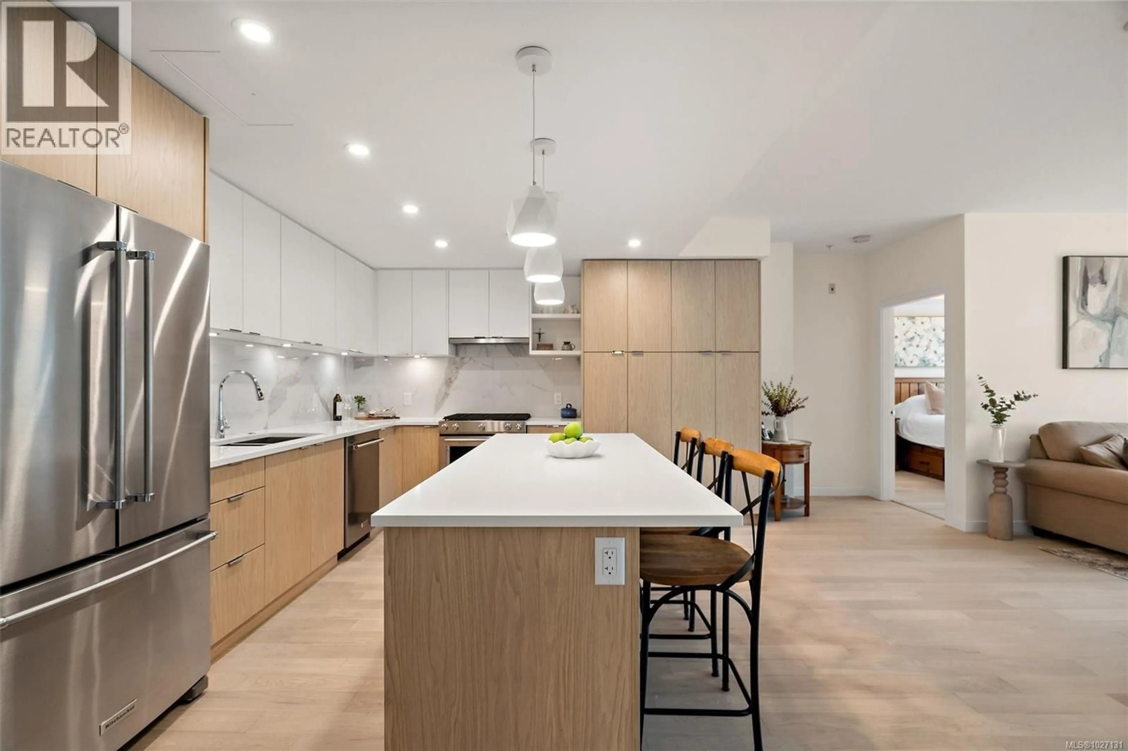 Contemporary kitchen, unknown for 309 - 5120 CORDOVA BAY ROAD, Saanich British Columbia V8Y2K5