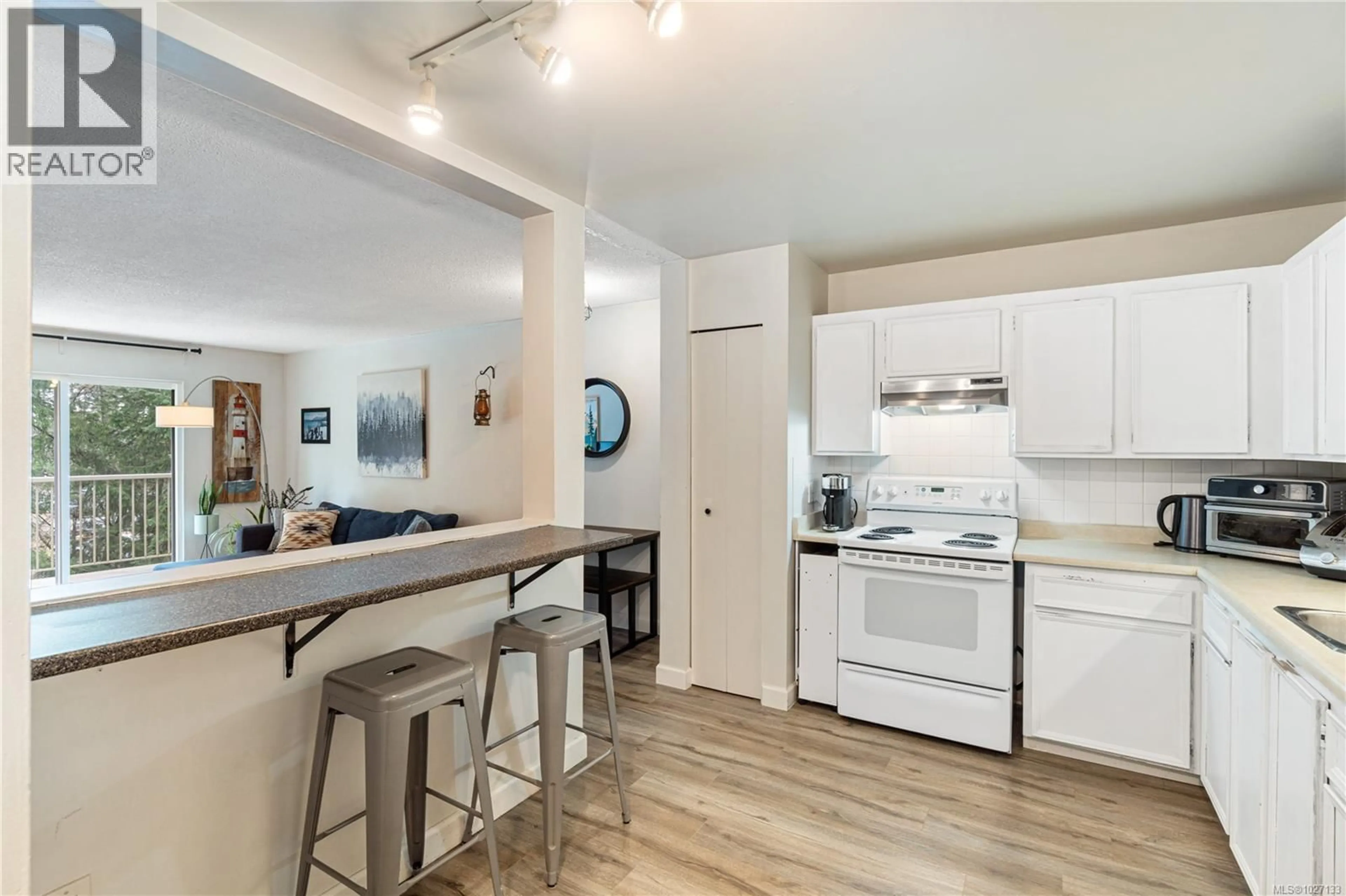 Open concept kitchen, unknown for 506 - 4720 UPLANDS DRIVE, Nanaimo British Columbia V9T4S7