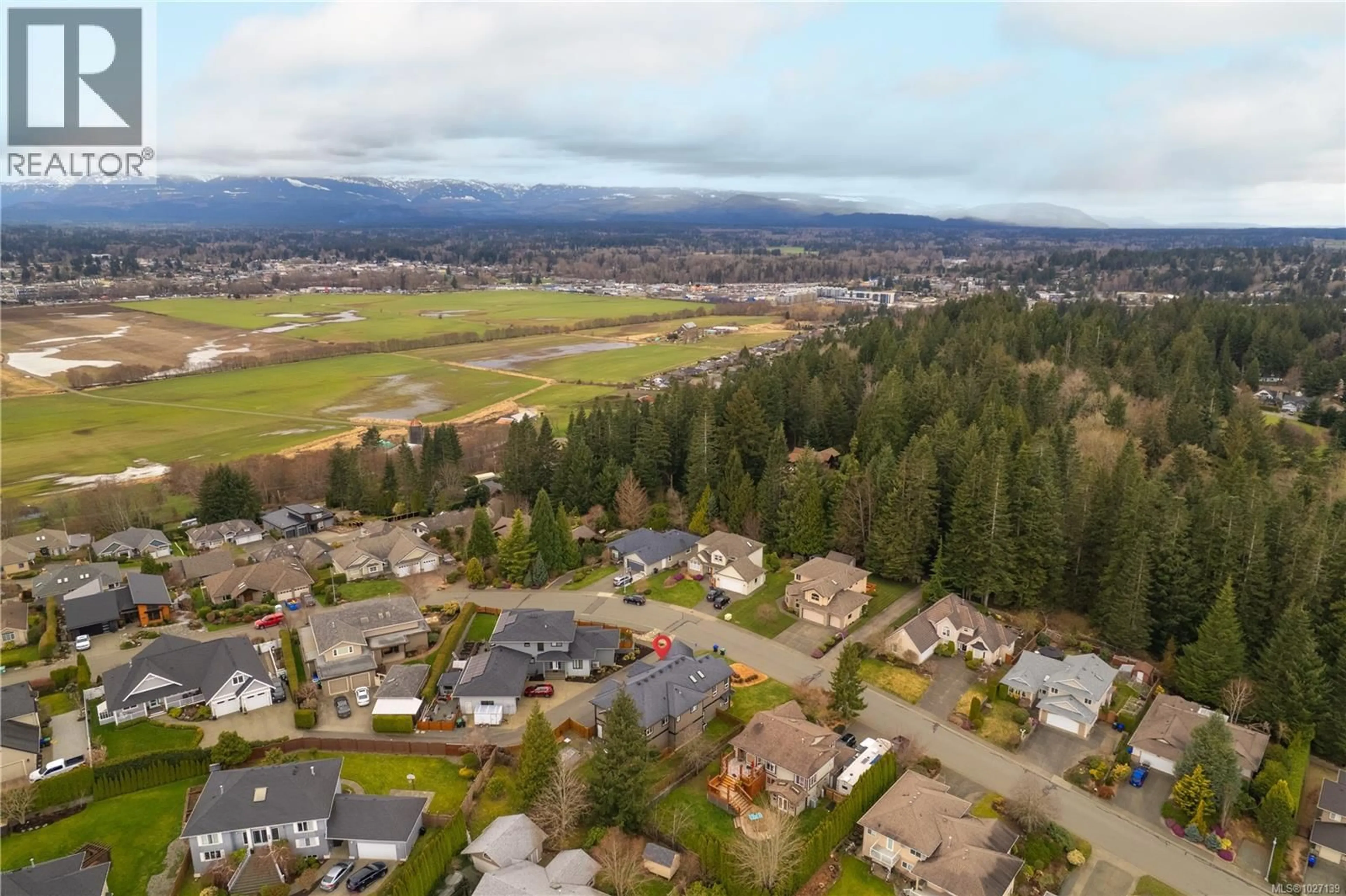A pic from outside/outdoor area/front of a property/back of a property/a pic from drone, mountain view for 1674 TRUMPETER CRESCENT, Courtenay British Columbia V9N8W6