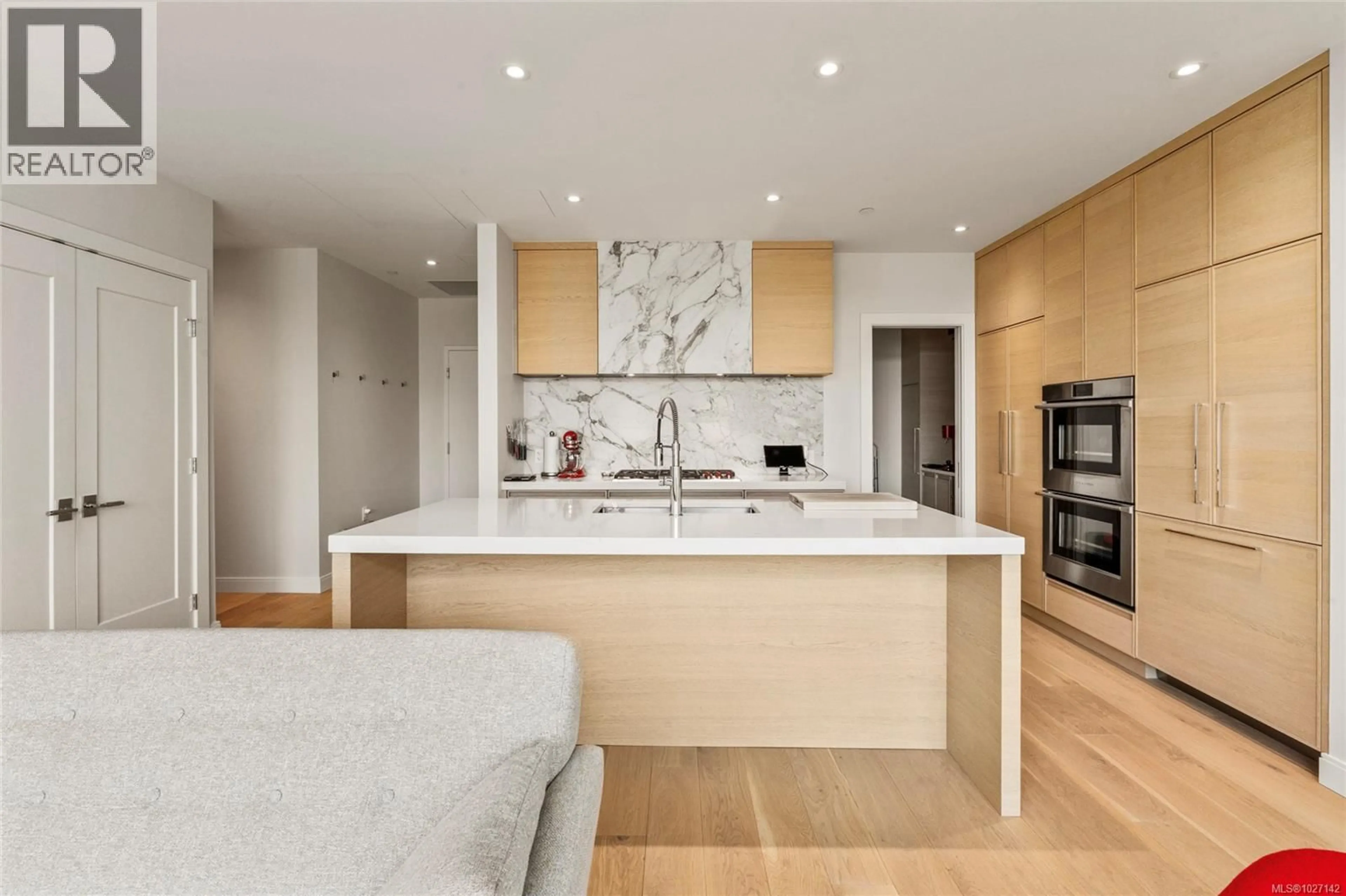 Contemporary kitchen, unknown for 301 - 1916 OAK BAY AVENUE, Victoria British Columbia V8R1C7