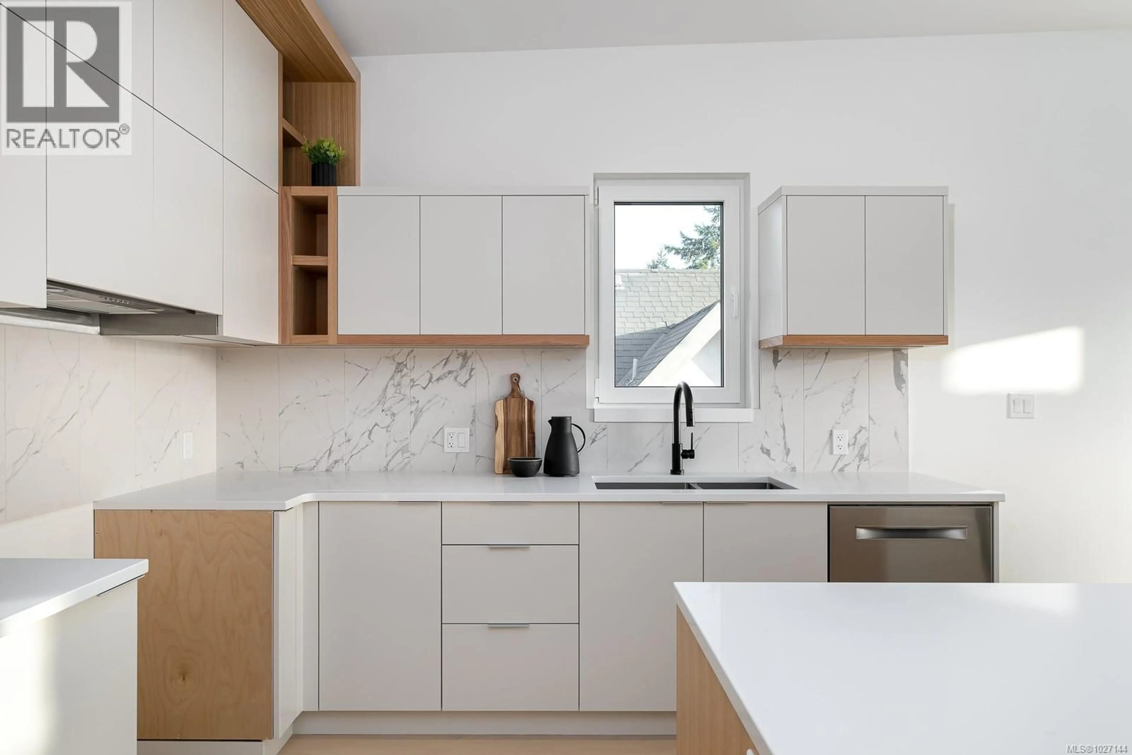 Contemporary kitchen, ceramic/tile floor for 3 - 1417 MAY STREET, Victoria British Columbia V8S1C2