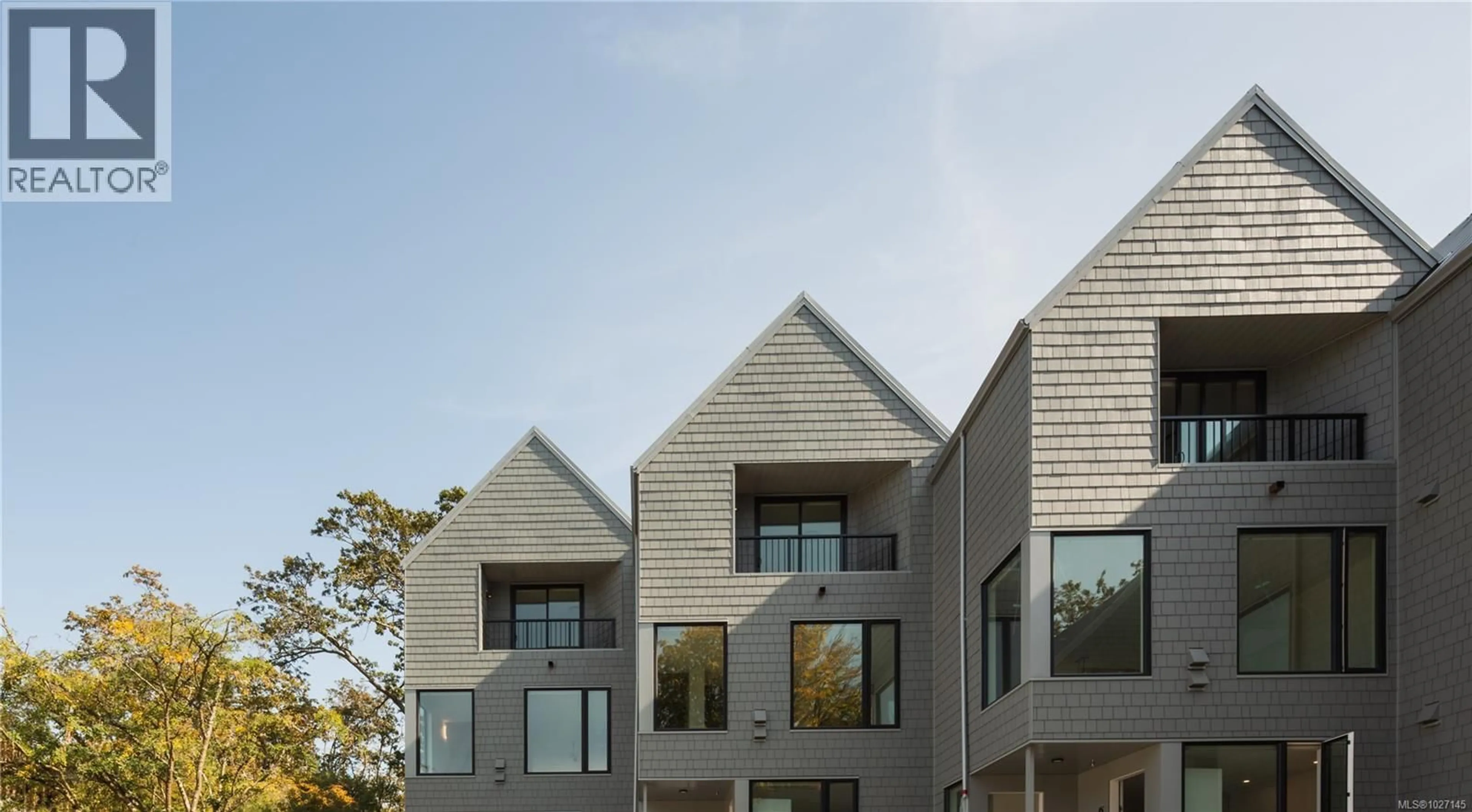 Home with brick exterior material, unknown for 3 - 909 REDFERN STREET, Victoria British Columbia V8S4G6