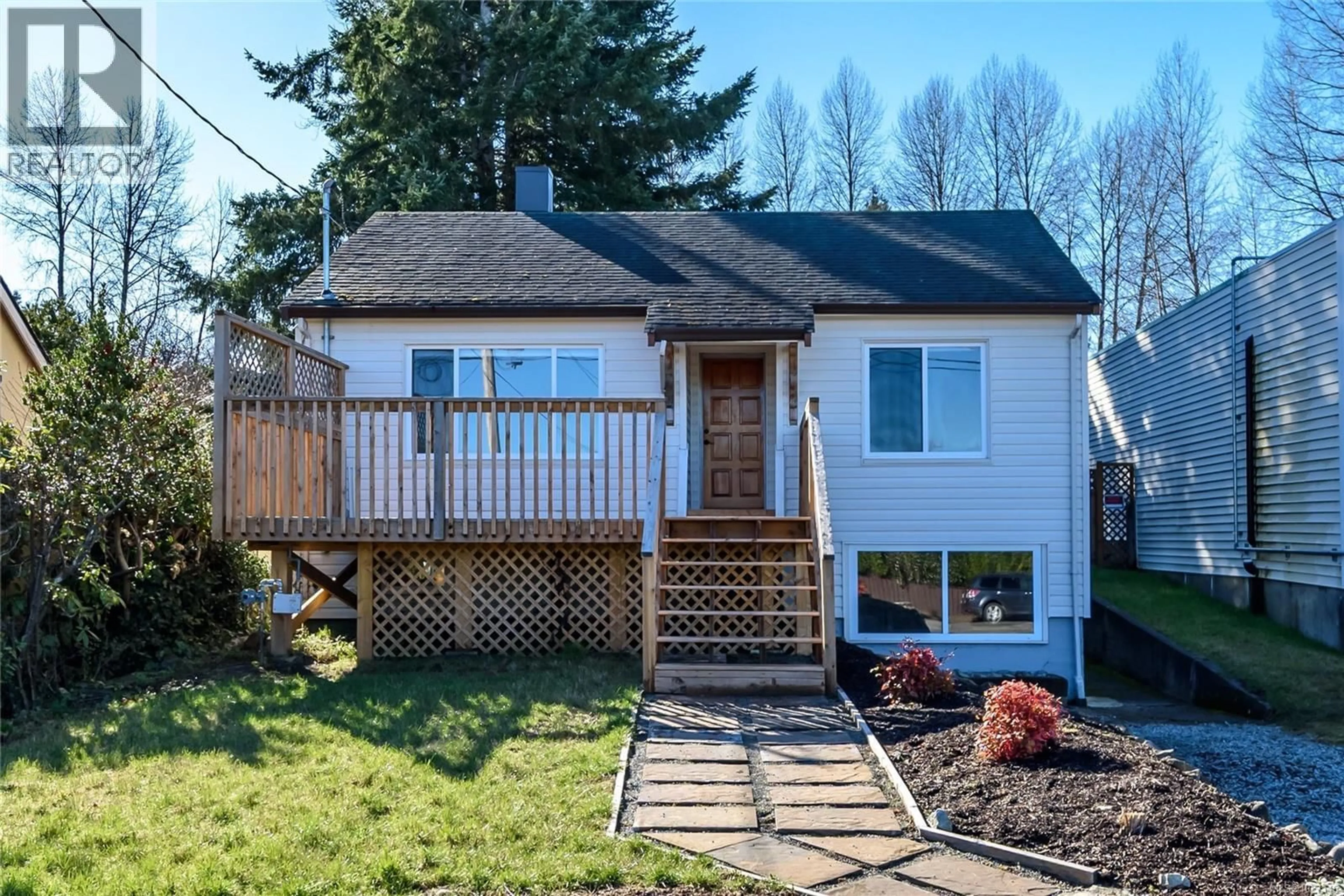 Home with vinyl exterior material, unknown for 649 MCPHEE AVENUE, Courtenay British Columbia V9N2Z7