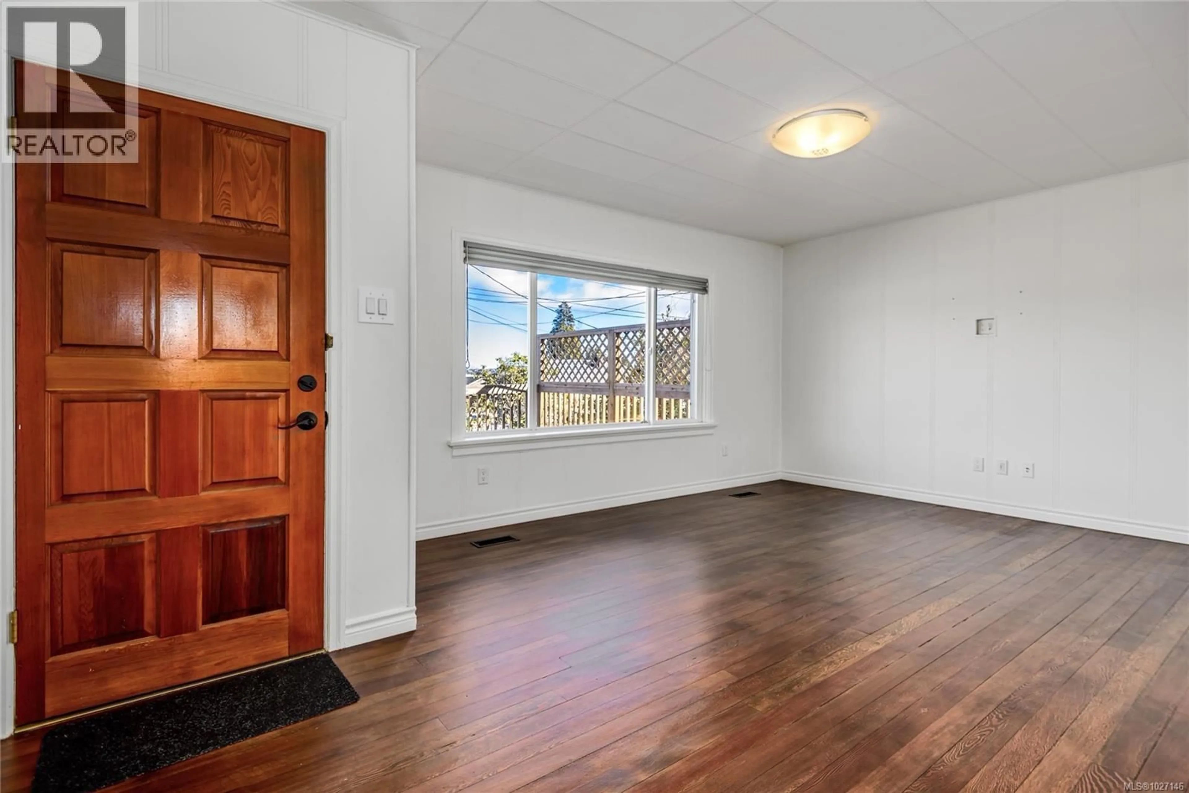 Indoor entryway for 649 MCPHEE AVENUE, Courtenay British Columbia V9N2Z7