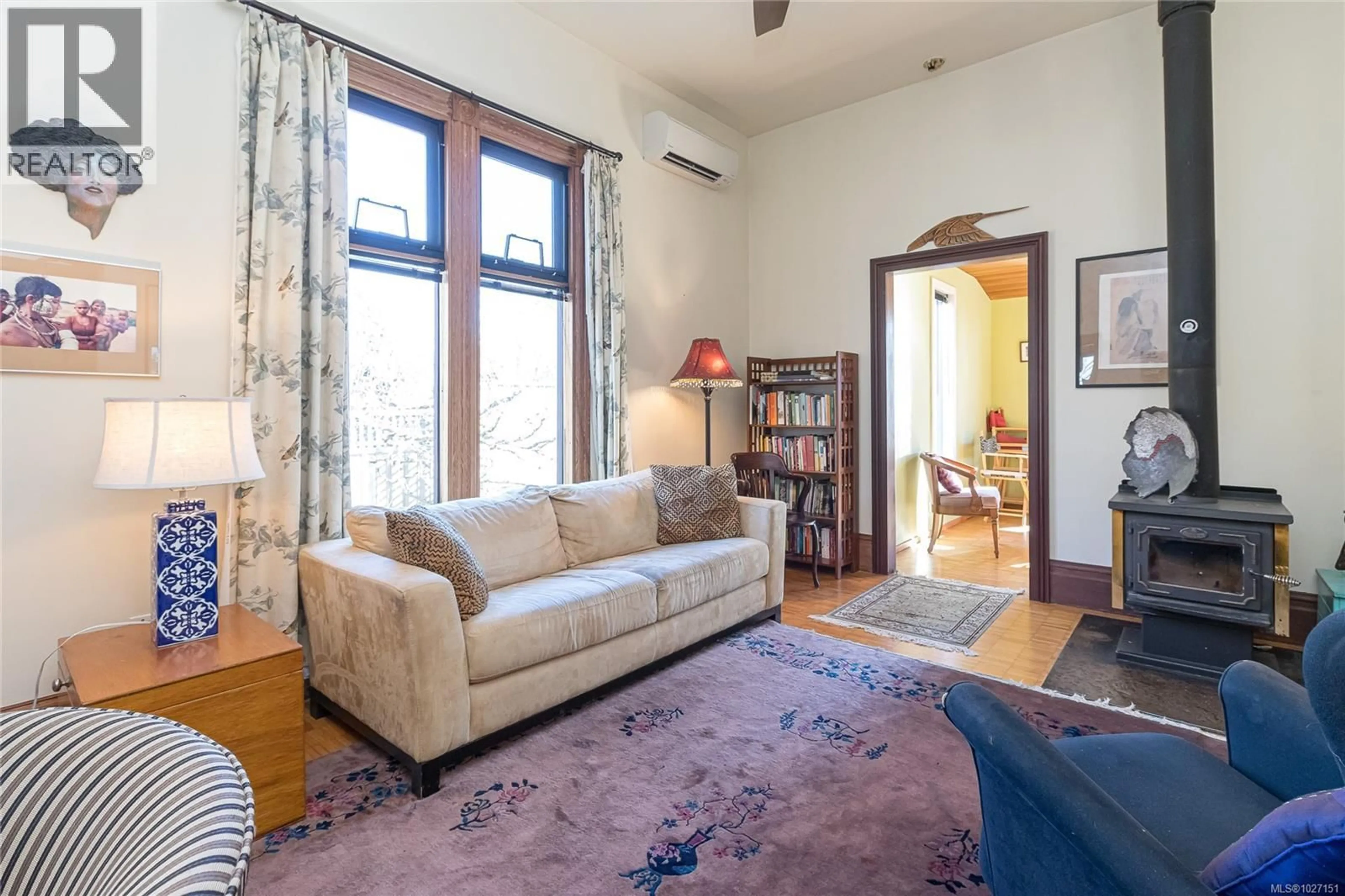 Living room with furniture, unknown for 1219 PEMBROKE STREET NORTH, Victoria British Columbia V8T1J6