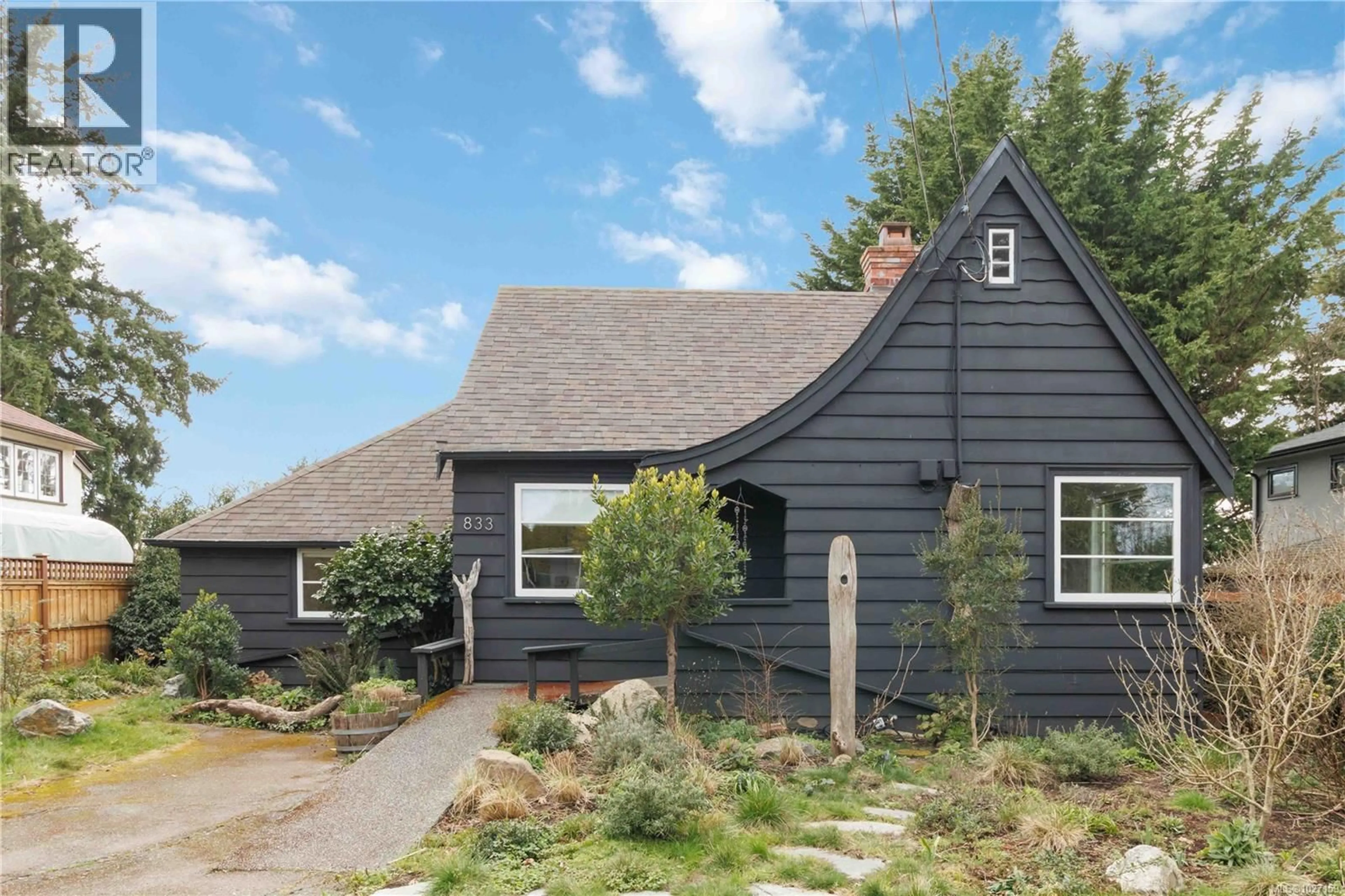 Home with vinyl exterior material, street for 833 LESLIE DRIVE, Saanich British Columbia V8X2Y3