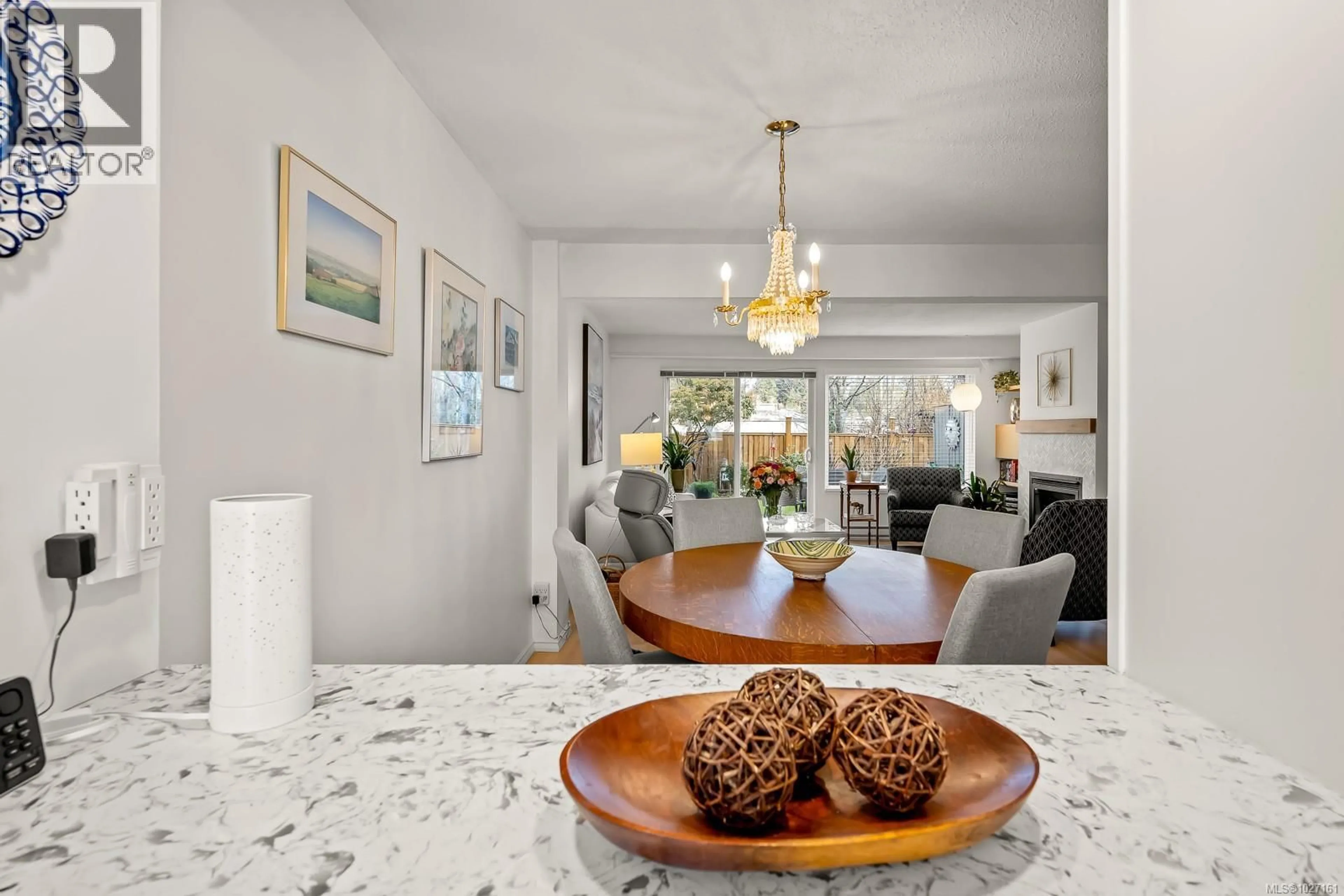 Open concept kitchen, ceramic/tile floor for 305 - 1537 NOEL AVENUE, Comox British Columbia V9M3H8