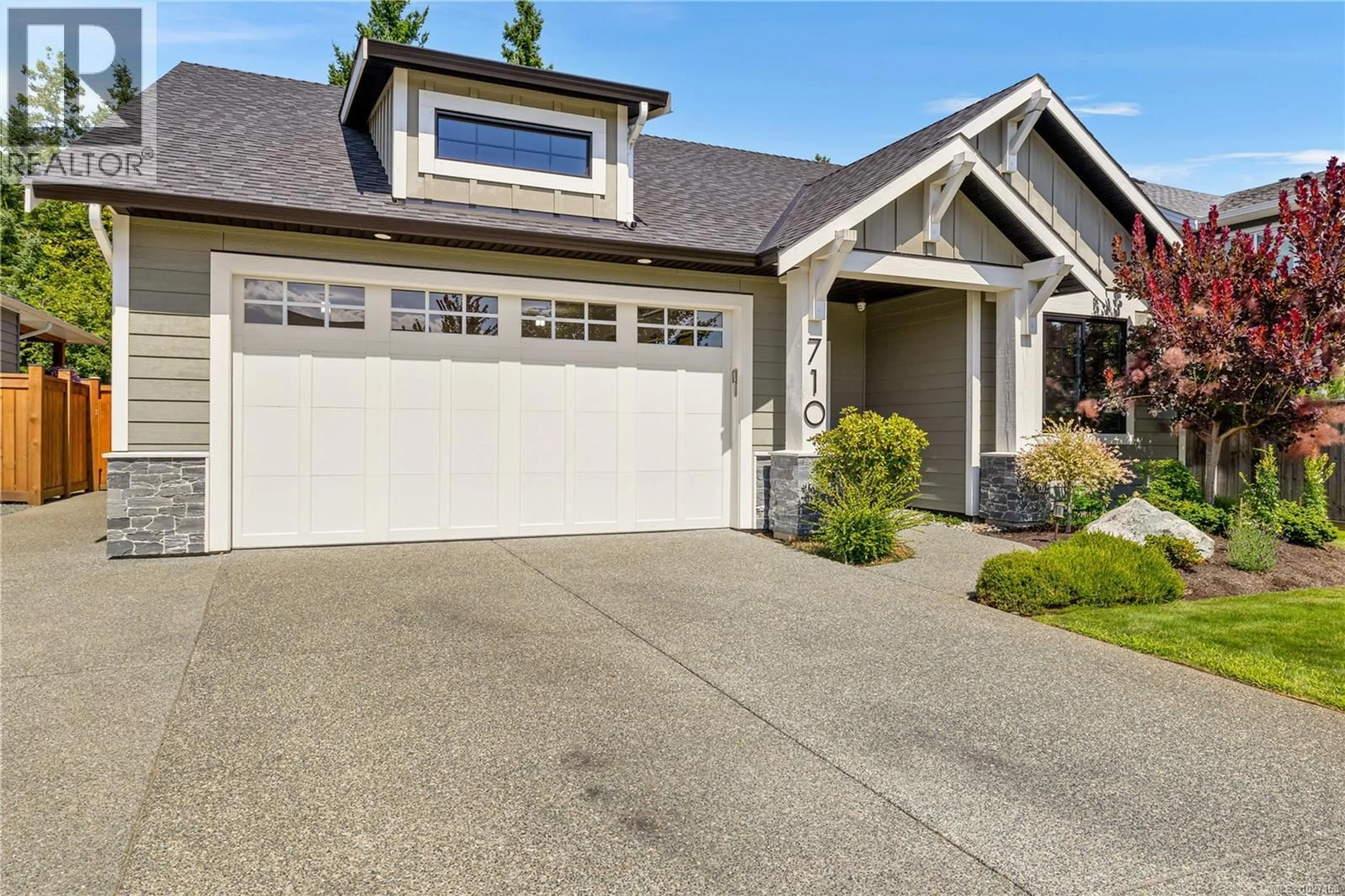 Home with vinyl exterior material, street for 710 SALAL STREET, Campbell River British Columbia V9H0E6