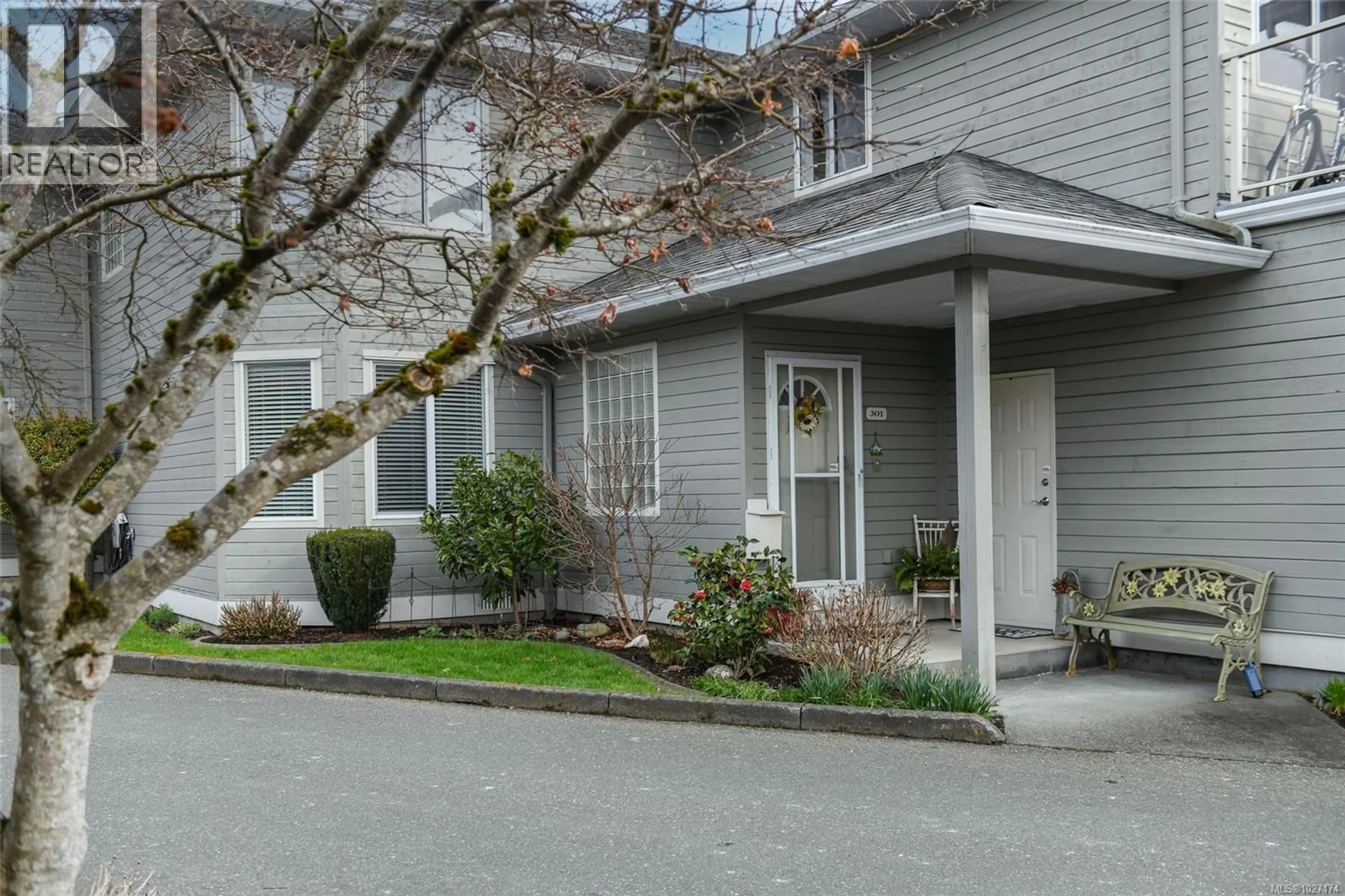 Home with vinyl exterior material, street for 301 - 1400 TUNNER DRIVE, Courtenay British Columbia V9N8S2