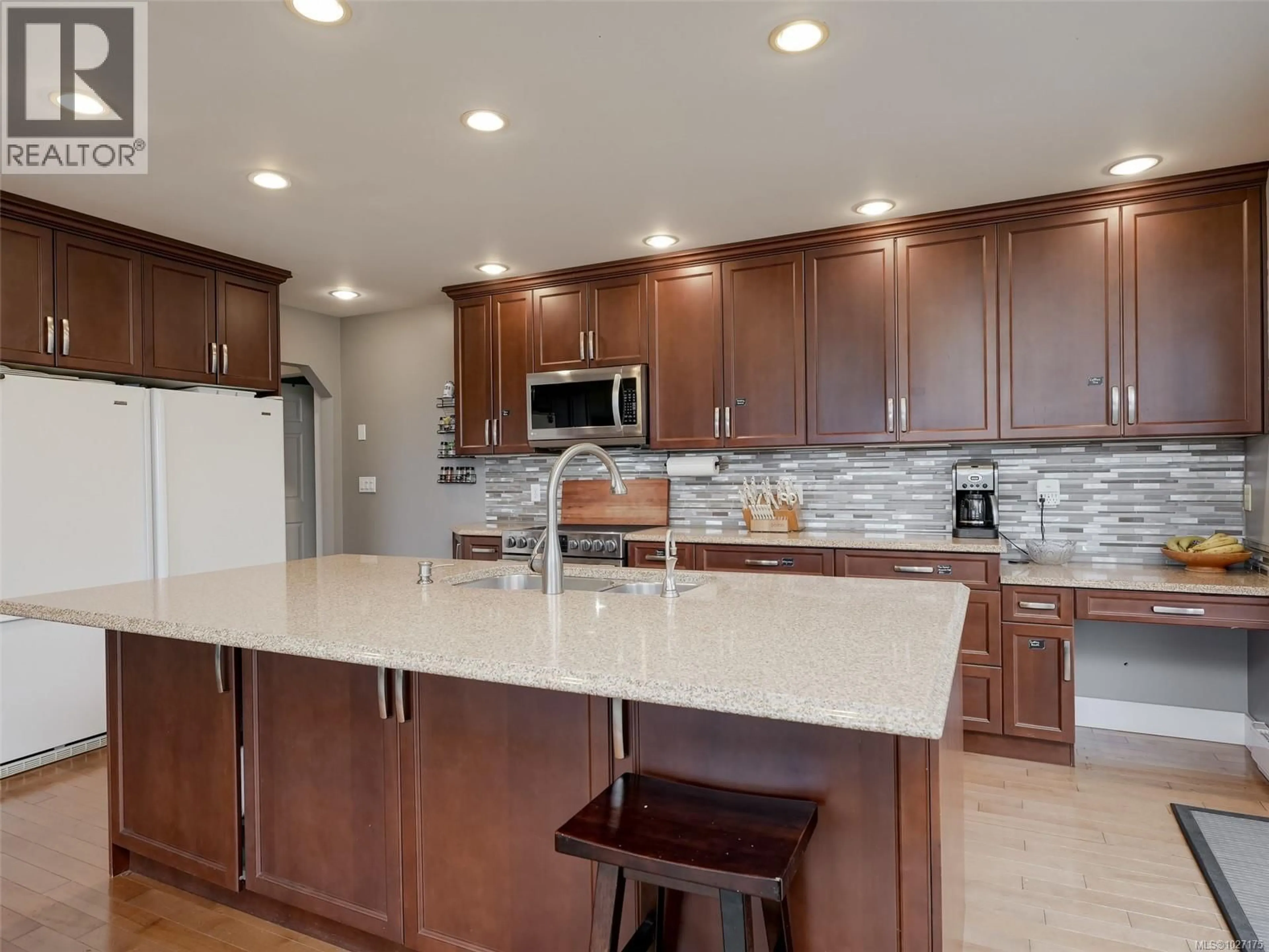 Open concept kitchen, unknown for 6629 TAMANY DRIVE, Central Saanich British Columbia V8Z6Y9