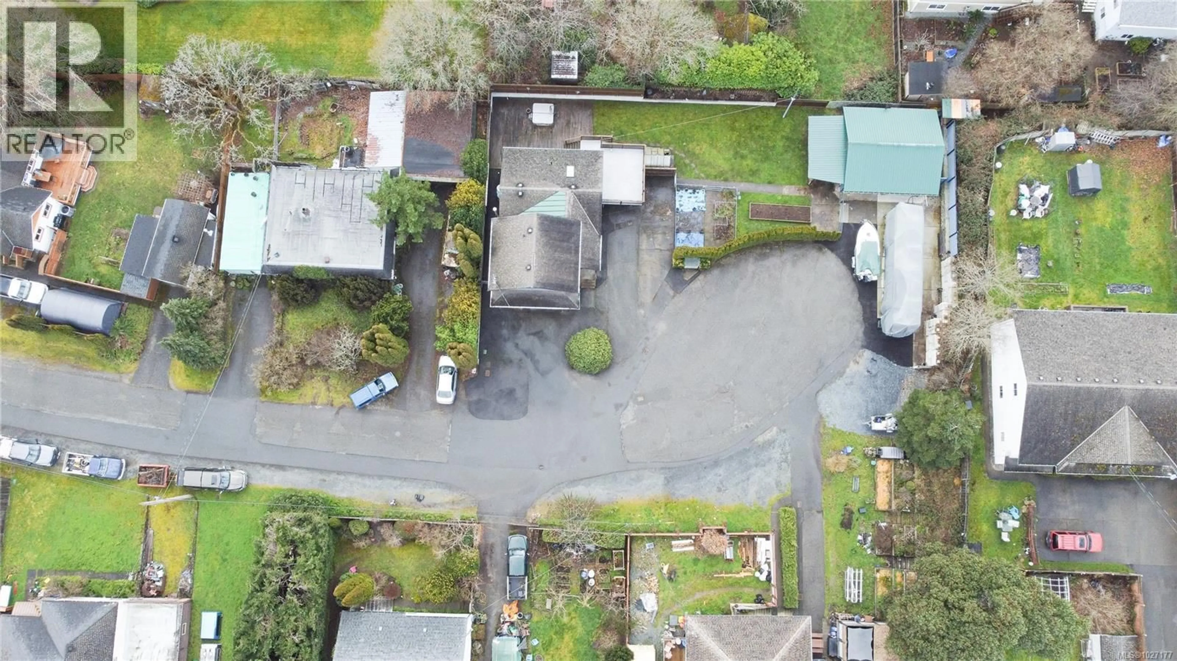A pic from outside/outdoor area/front of a property/back of a property/a pic from drone, street for 1009 LINDA LANE, Langford British Columbia V9B2S7