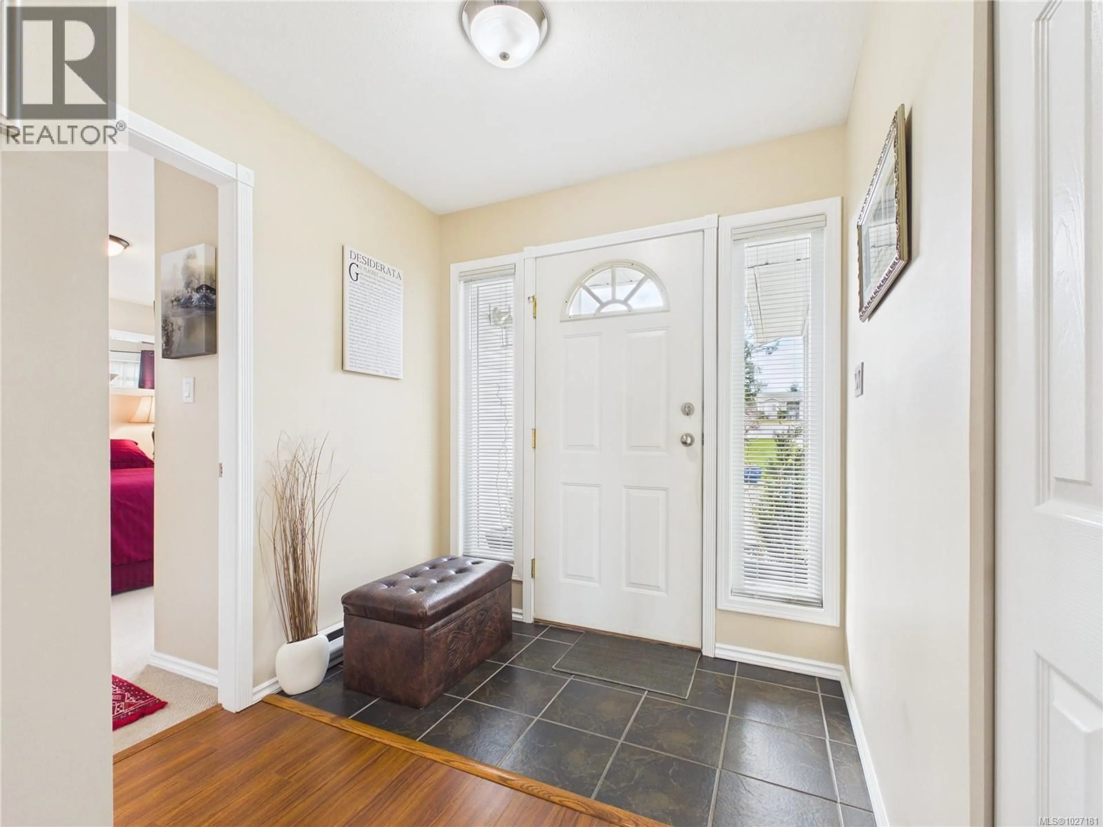 Indoor entryway for 180 BOWLSBY STREET, Nanaimo British Columbia V9R5K1