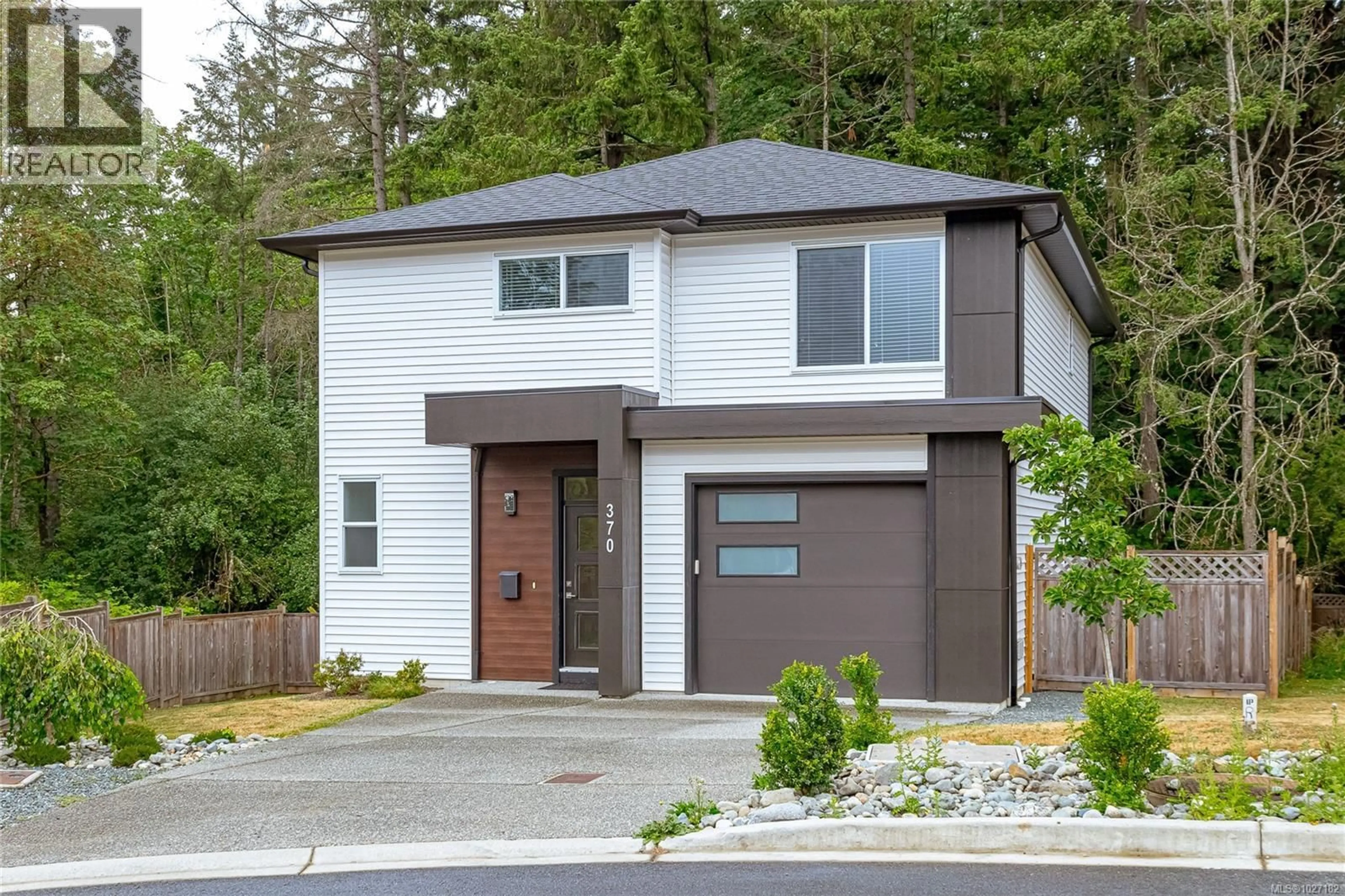 Home with brick exterior material, street for 370 VIENNA PLACE, Nanaimo British Columbia V9R0K6