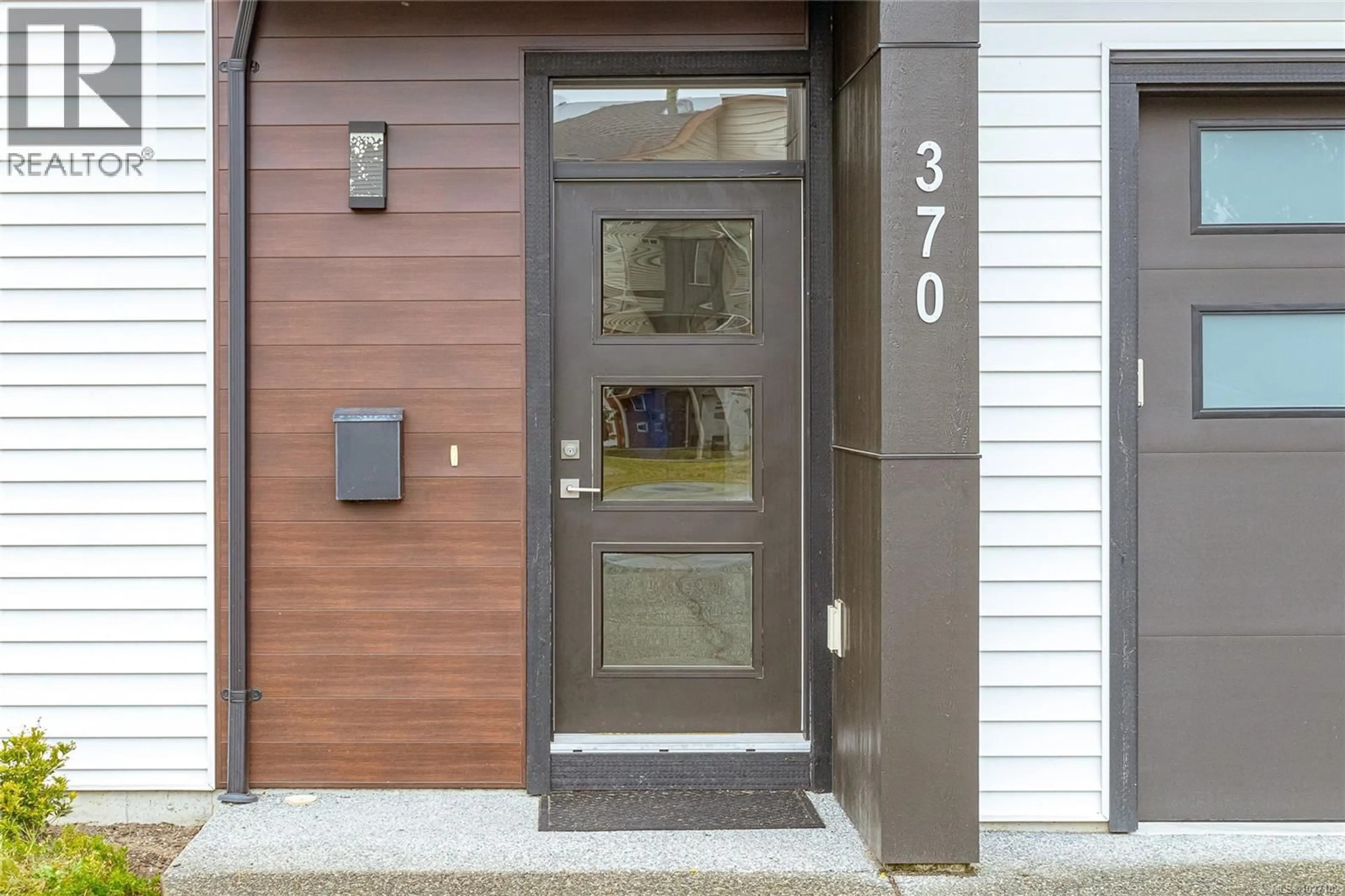 Indoor entryway for 370 VIENNA PLACE, Nanaimo British Columbia V9R0K6
