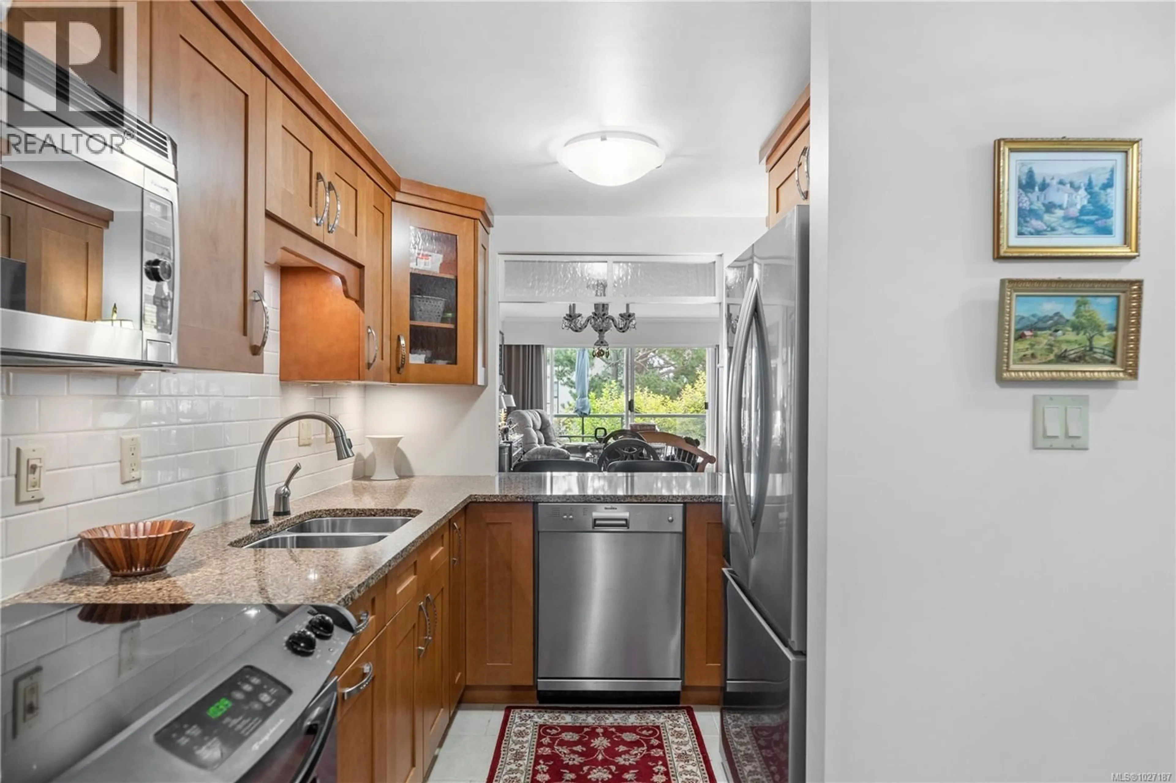 Standard kitchen, ceramic/tile floor for 118 - 10459 RESTHAVEN DRIVE, Sidney British Columbia V8L3H6