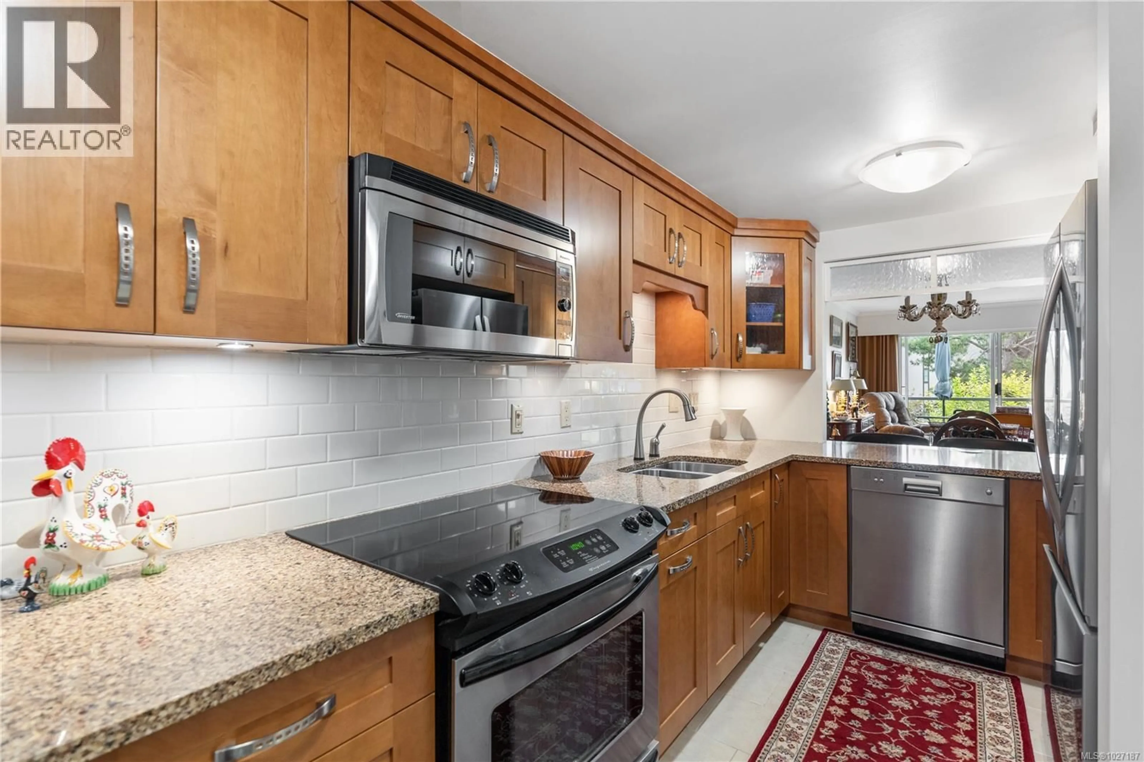 Standard kitchen, ceramic/tile floor for 118 - 10459 RESTHAVEN DRIVE, Sidney British Columbia V8L3H6
