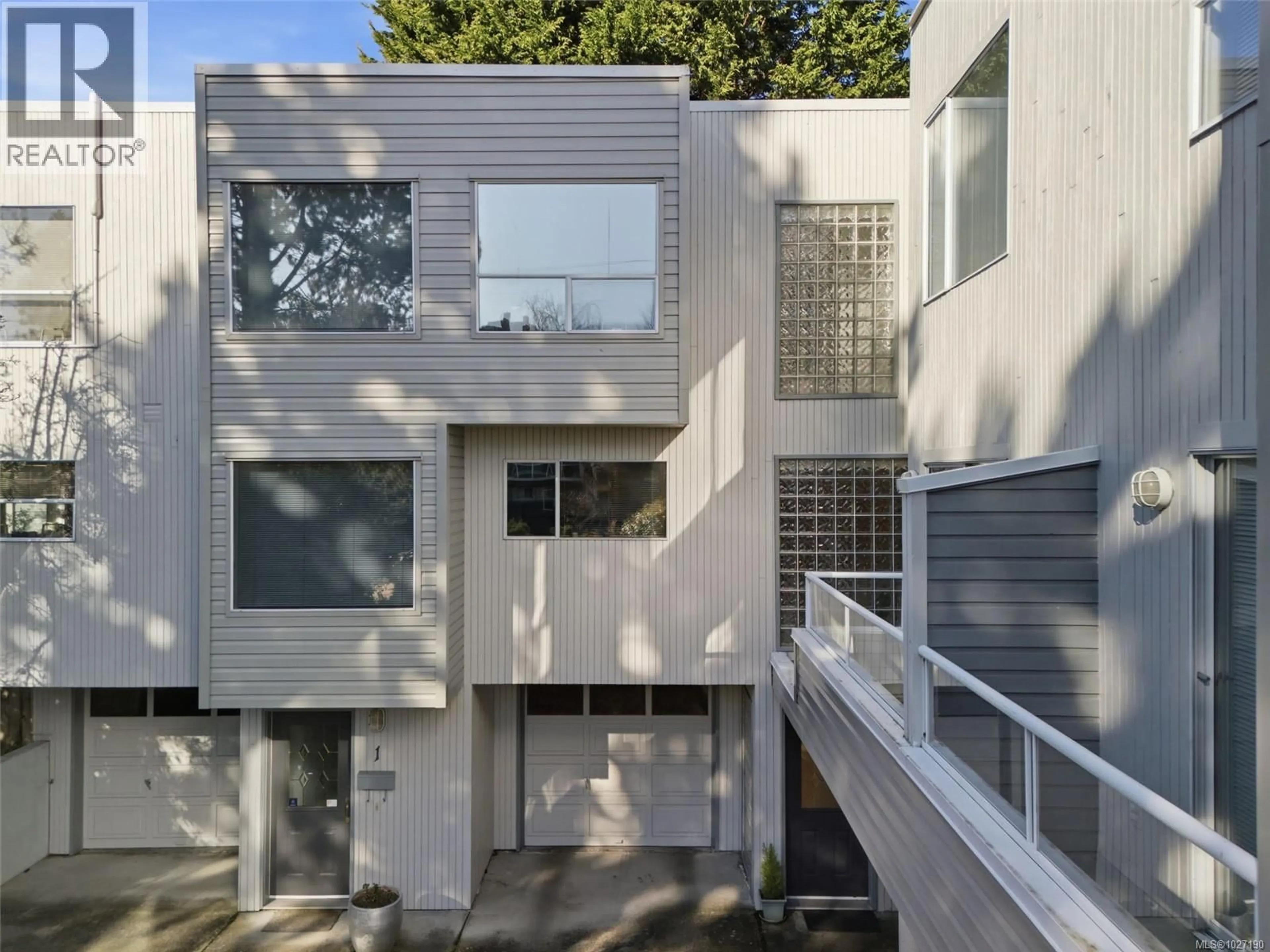 Home with vinyl exterior material, street for 2 - 1144 VIEW STREET, Victoria British Columbia V8V3M1