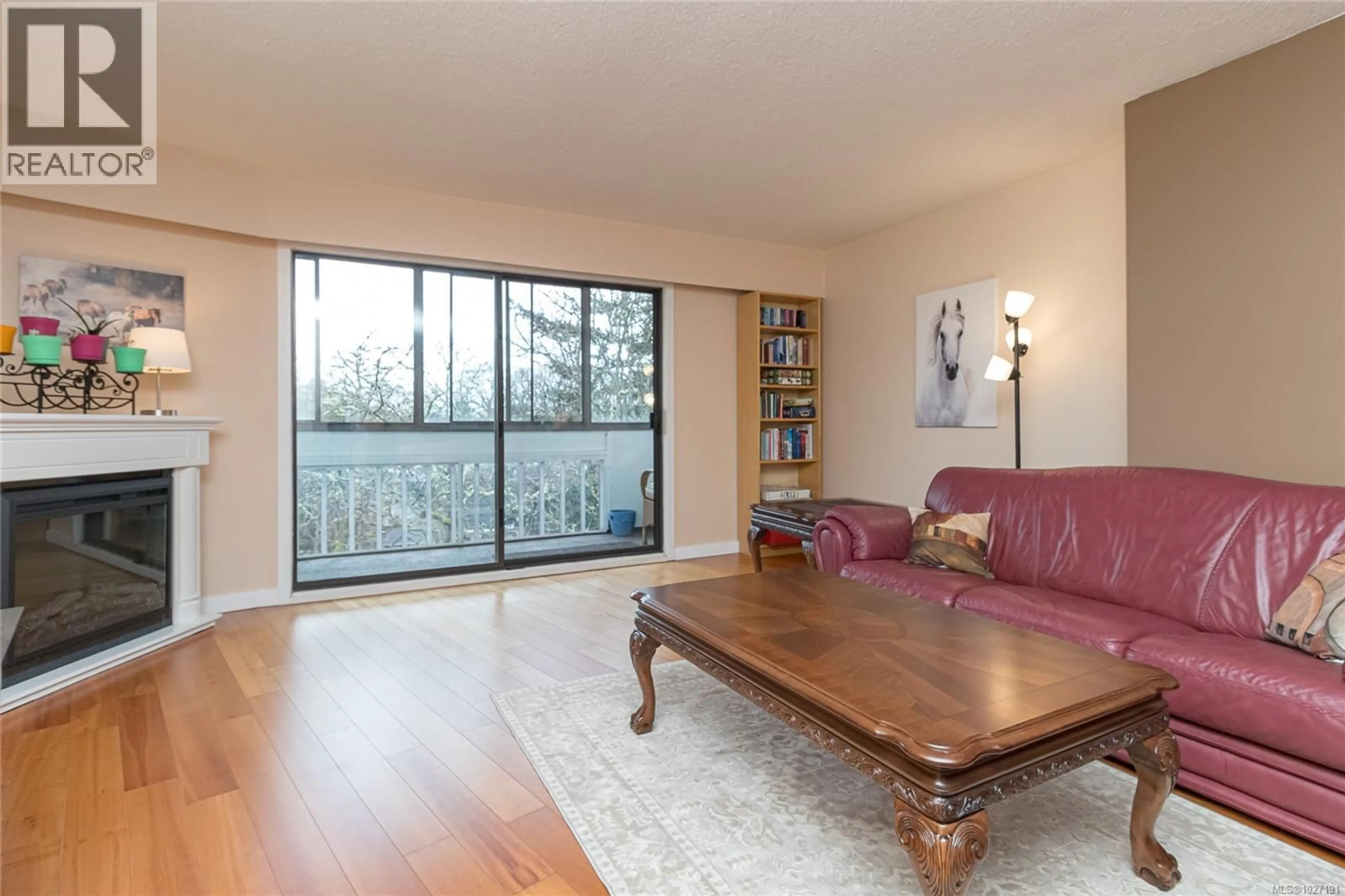 Living room with furniture, wood/laminate floor for 317 - 3962 CEDAR HILL ROAD, Saanich British Columbia V8N3B8