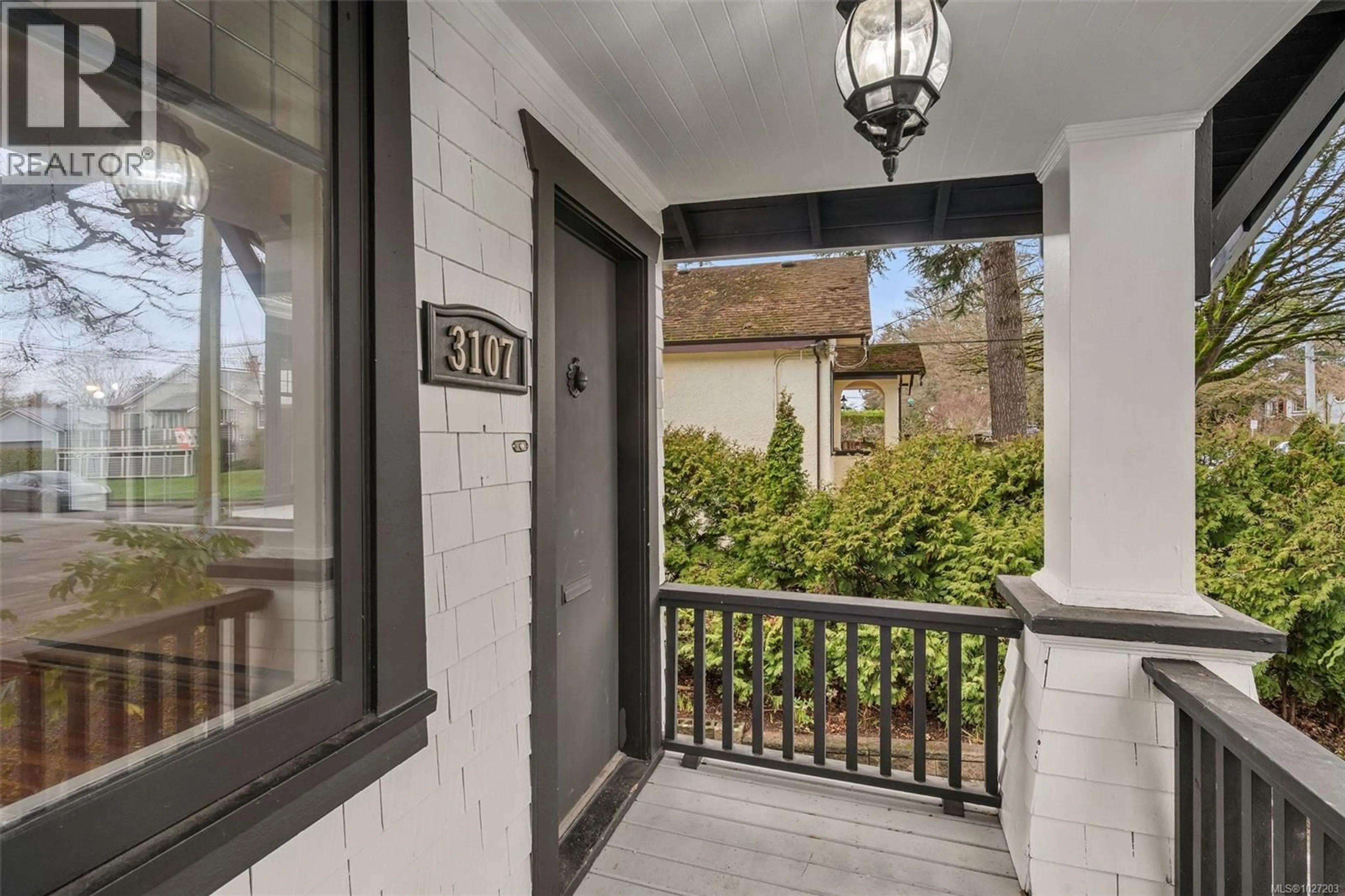 Indoor entryway for 3107 BALFOUR AVENUE, Victoria British Columbia V9A1R9