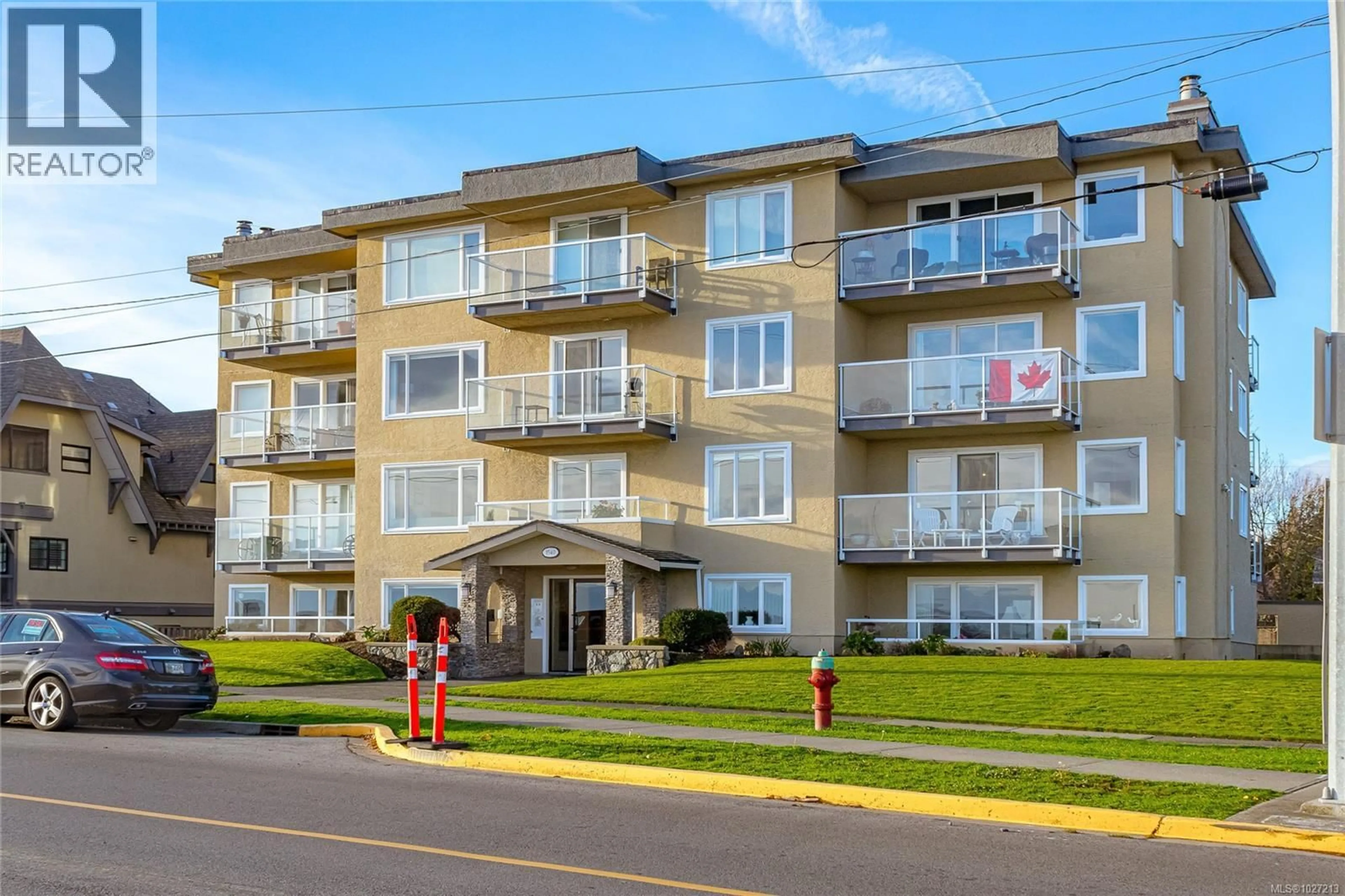 Patio, building for 101 - 1540 DALLAS ROAD, Victoria British Columbia V8S1A3