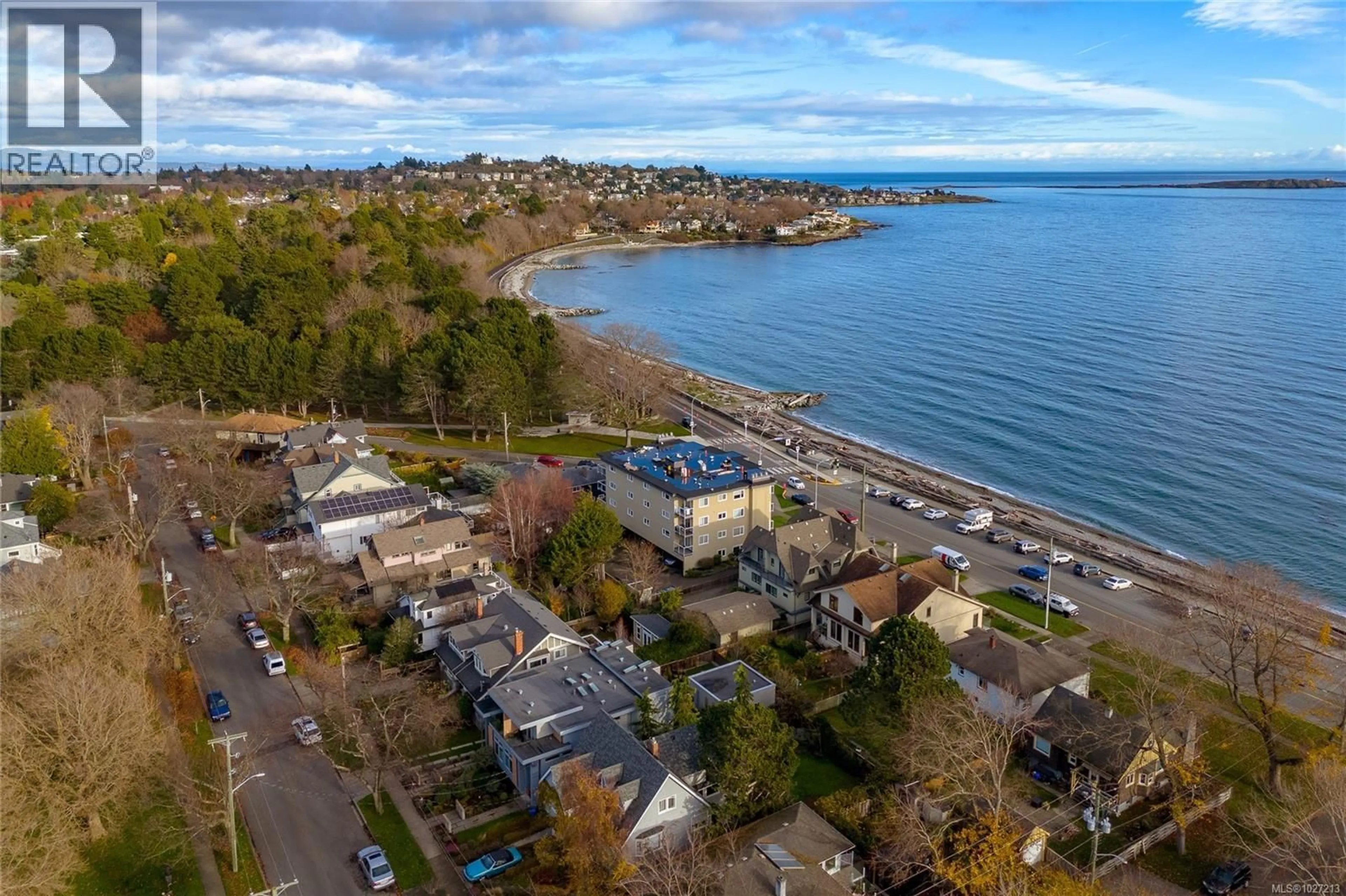 A pic from outside/outdoor area/front of a property/back of a property/a pic from drone, water/lake/river/ocean view for 101 - 1540 DALLAS ROAD, Victoria British Columbia V8S1A3