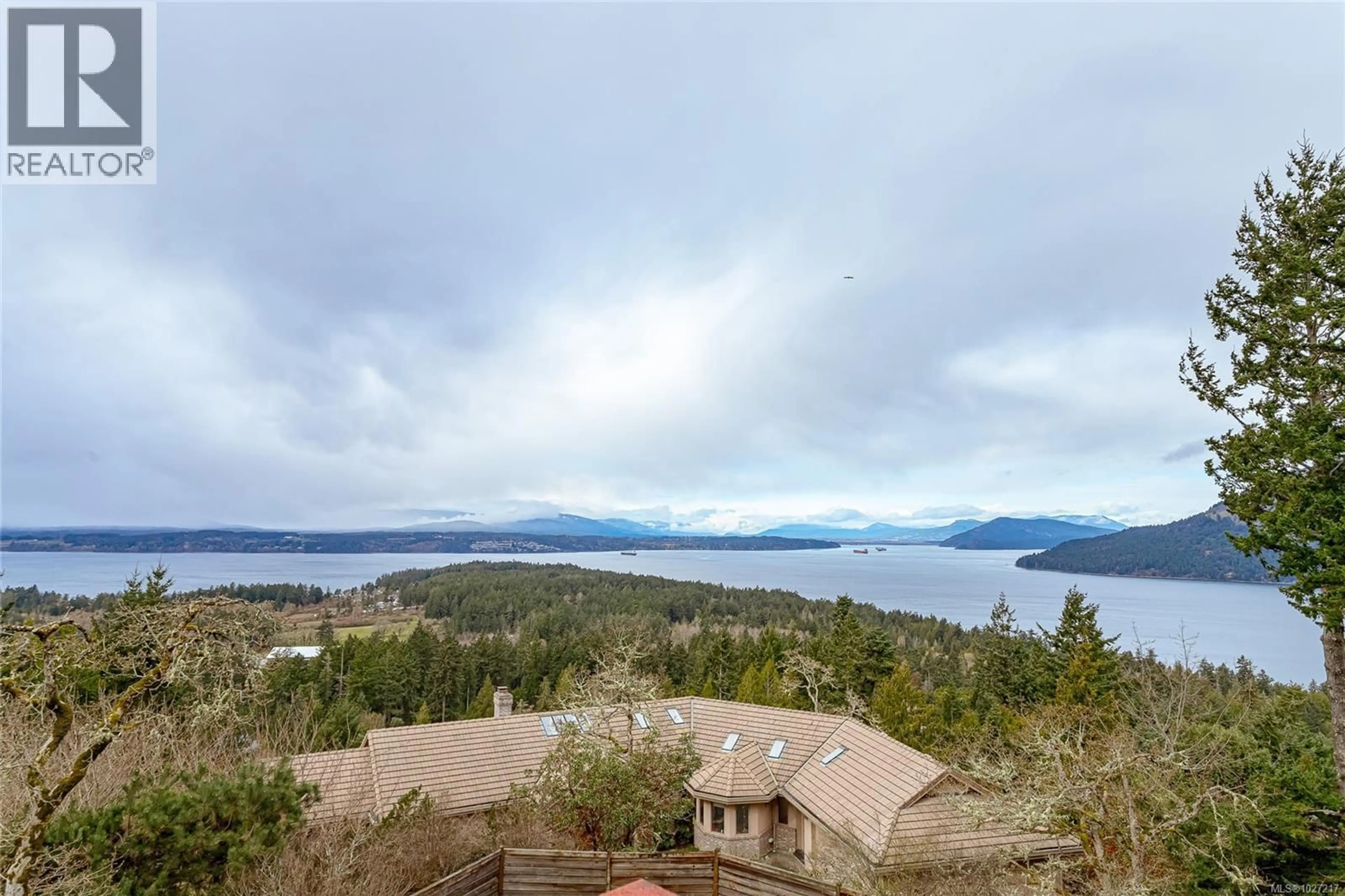 A pic from outside/outdoor area/front of a property/back of a property/a pic from drone, water/lake/river/ocean view for 1126 HIGHVIEW PLACE, North Saanich British Columbia V8L5J9