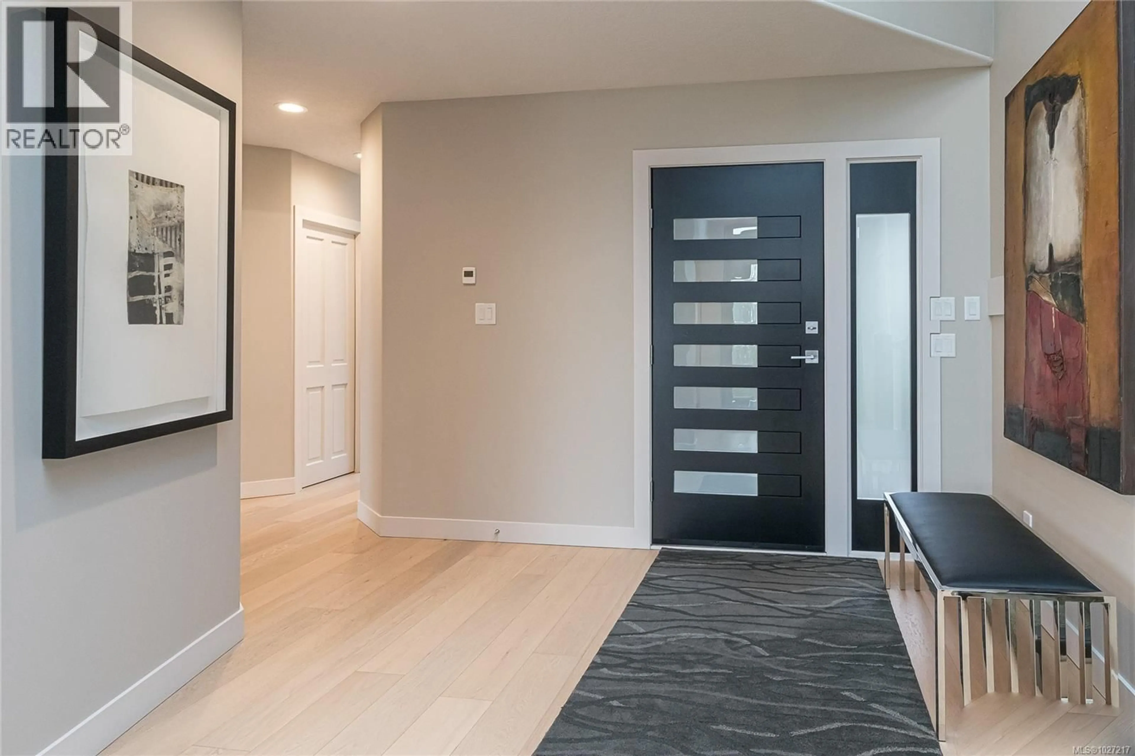 Indoor entryway for 1126 HIGHVIEW PLACE, North Saanich British Columbia V8L5J9