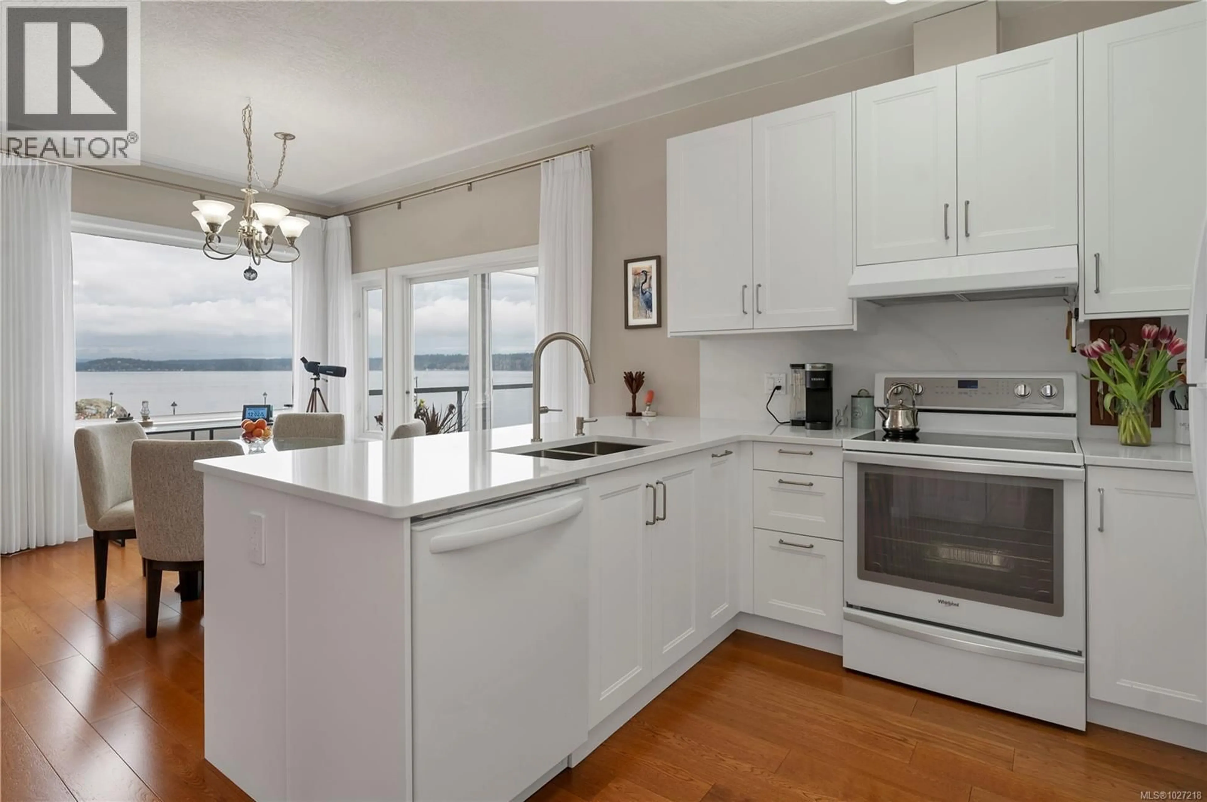 Open concept kitchen, unknown for 308 - 1350 ISLAND HIGHWAY SOUTH, Campbell River British Columbia V9W1B7