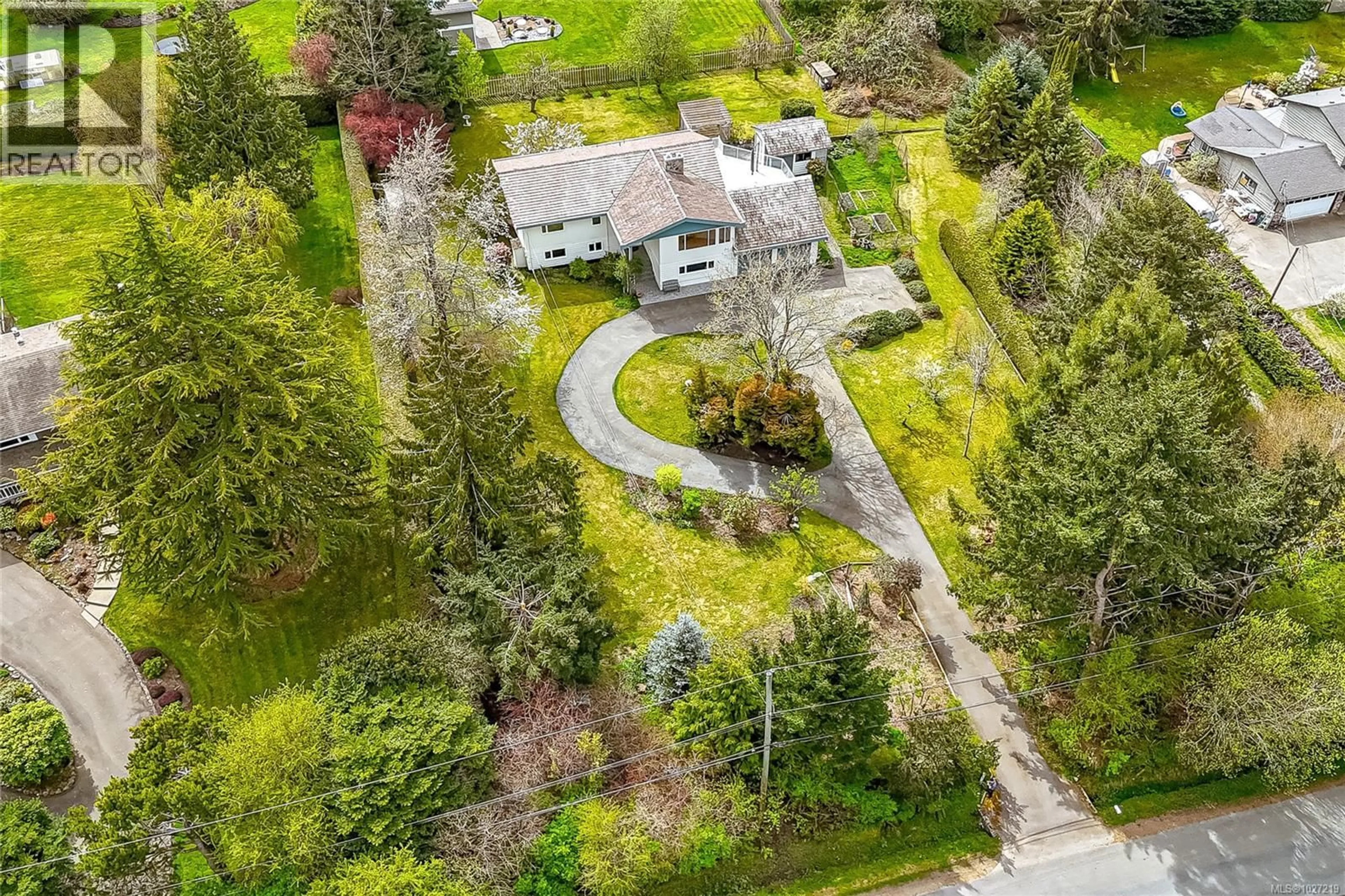 A pic from outside/outdoor area/front of a property/back of a property/a pic from drone, street for 9723 ARDMORE DRIVE, North Saanich British Columbia V8L5H5