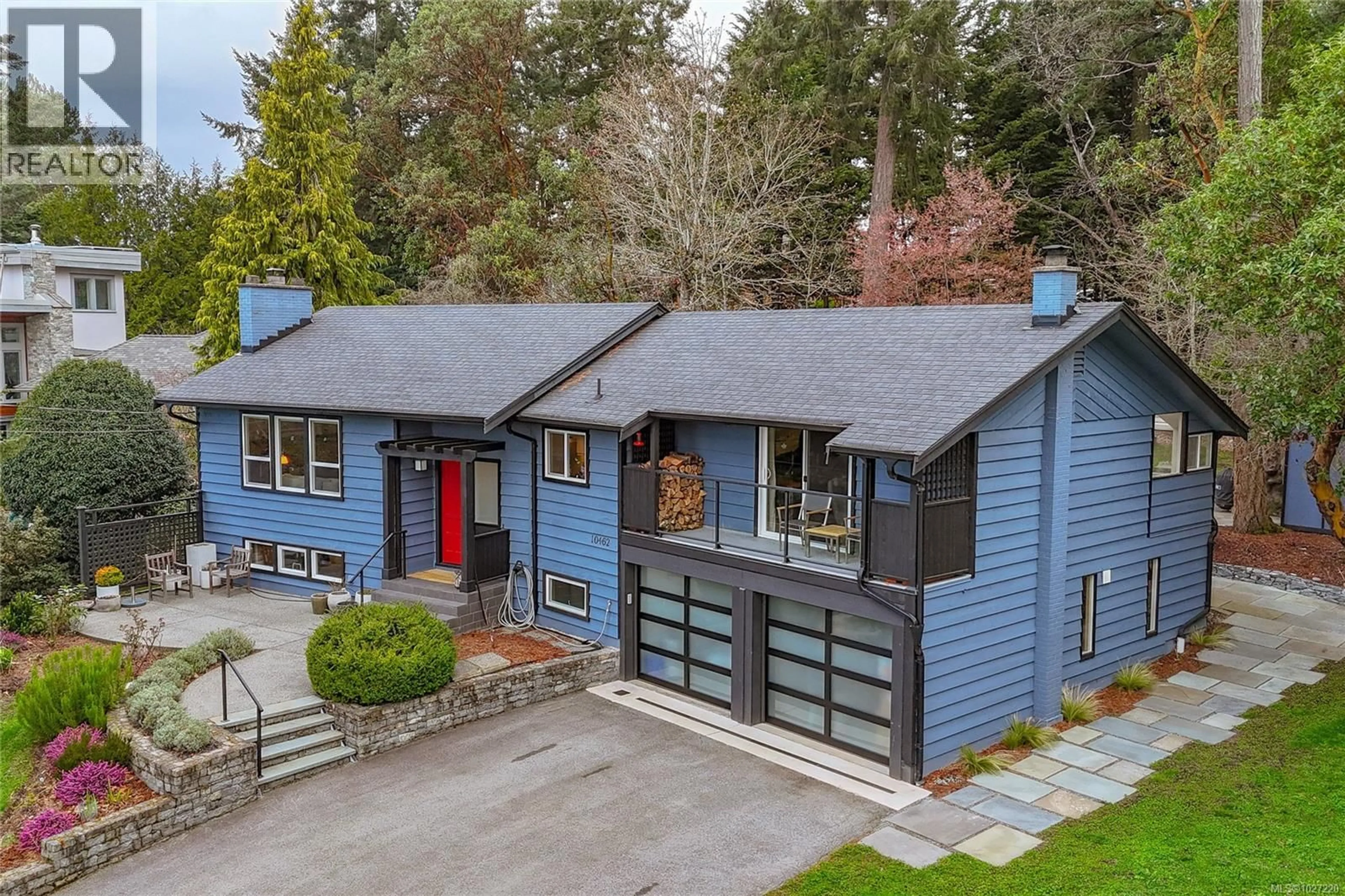 A pic from outside/outdoor area/front of a property/back of a property/a pic from drone, street for 10462 ALLBAY ROAD, Sidney British Columbia V8L2P3