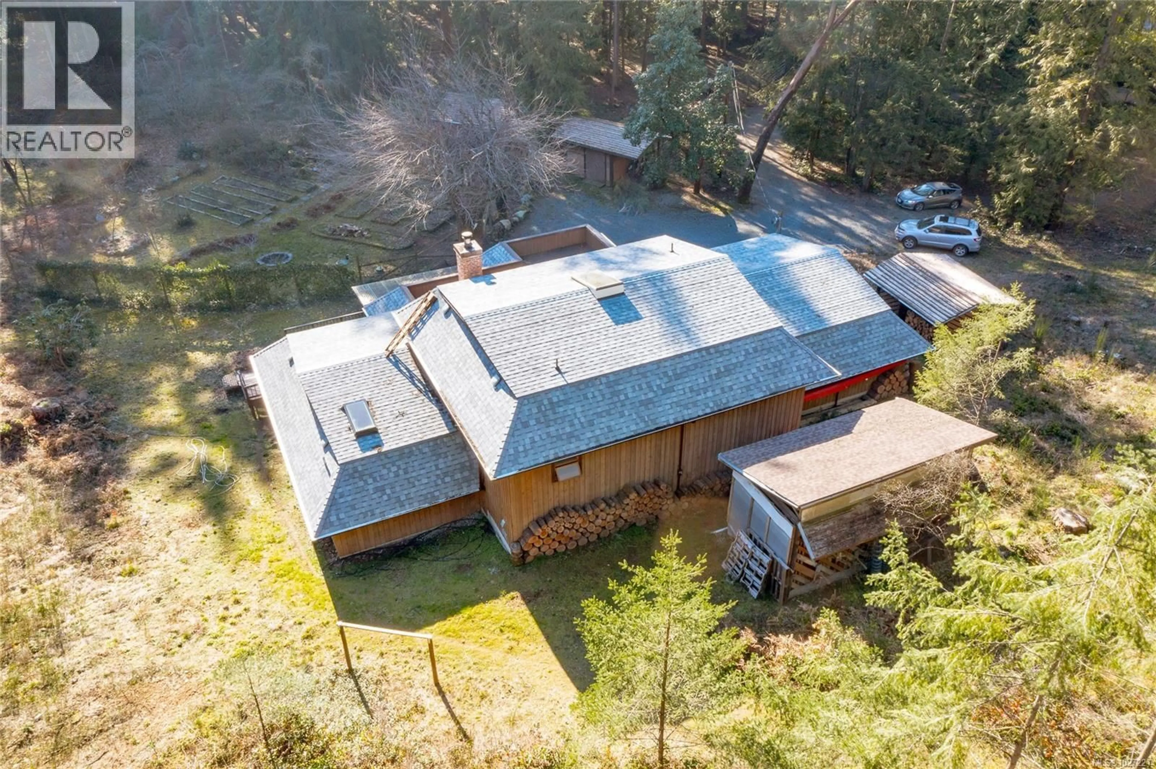 A pic from outside/outdoor area/front of a property/back of a property/a pic from drone, building for 3713 HOLLAND AVENUE, Cobble Hill British Columbia V8H0A4