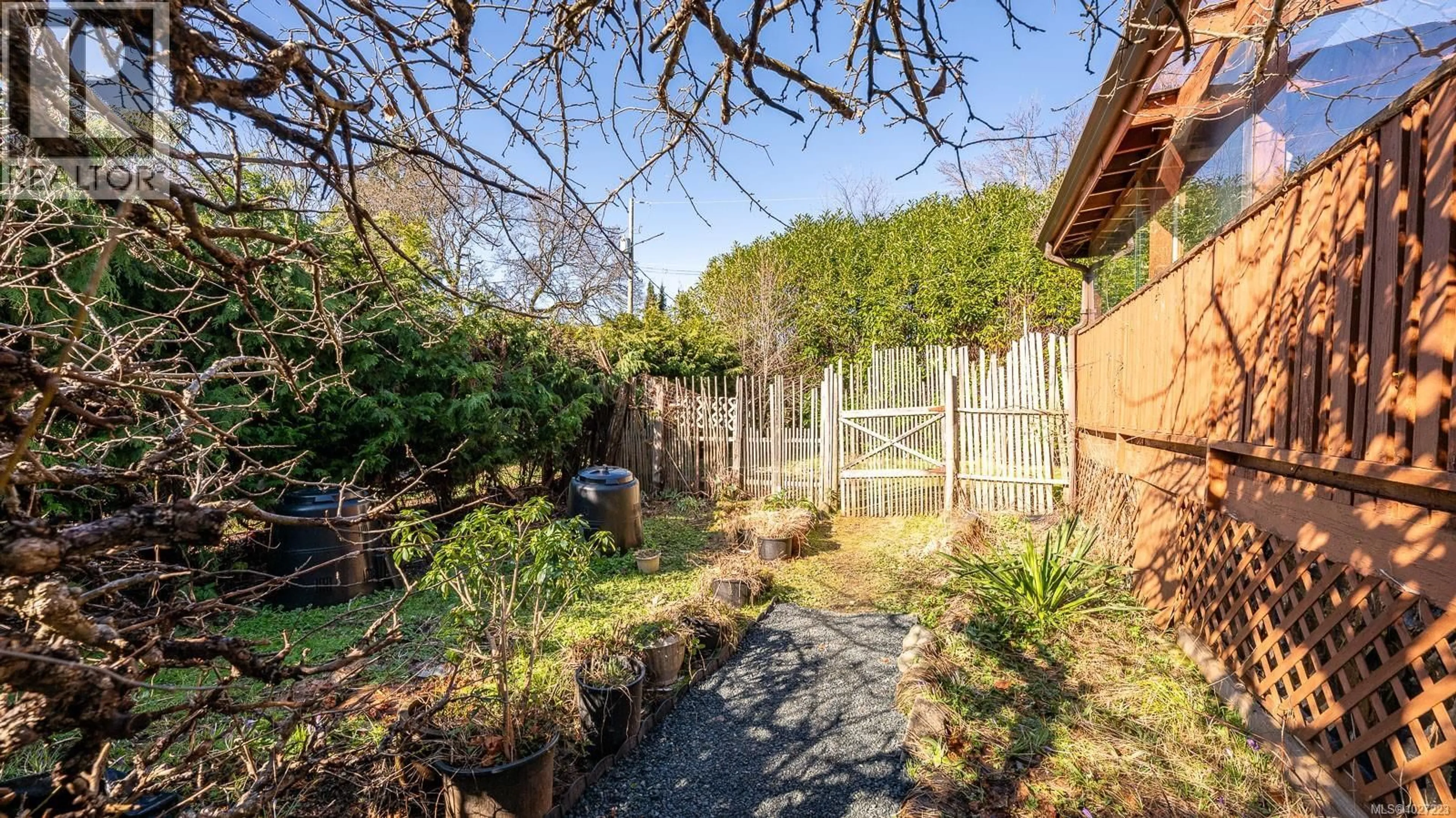 Patio, street for 2897 POPLAR DRIVE, Courtenay British Columbia V9N6A9