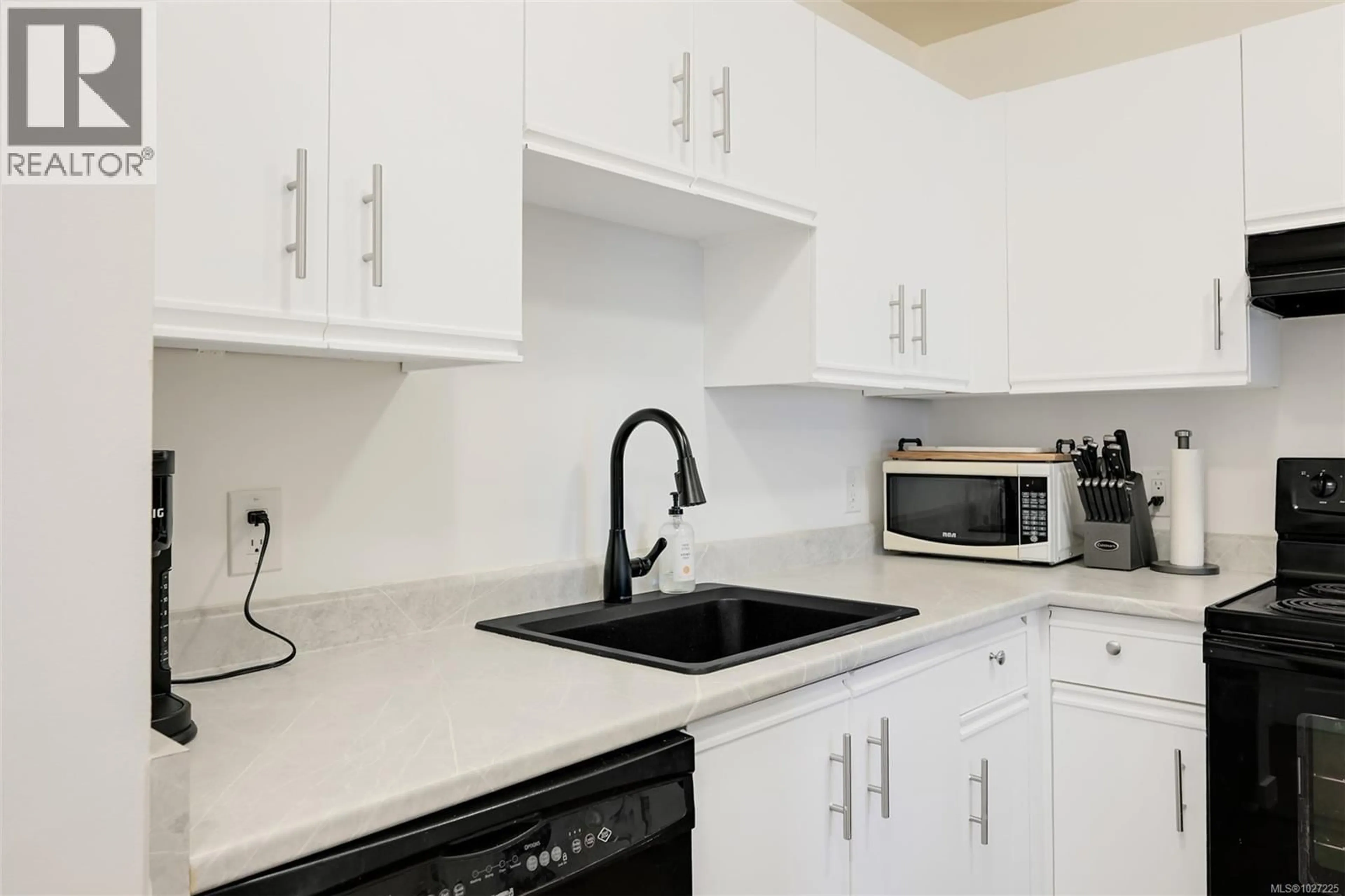 Standard kitchen, unknown for 201 - 1619 MORRISON STREET, Victoria British Columbia V8R6R8