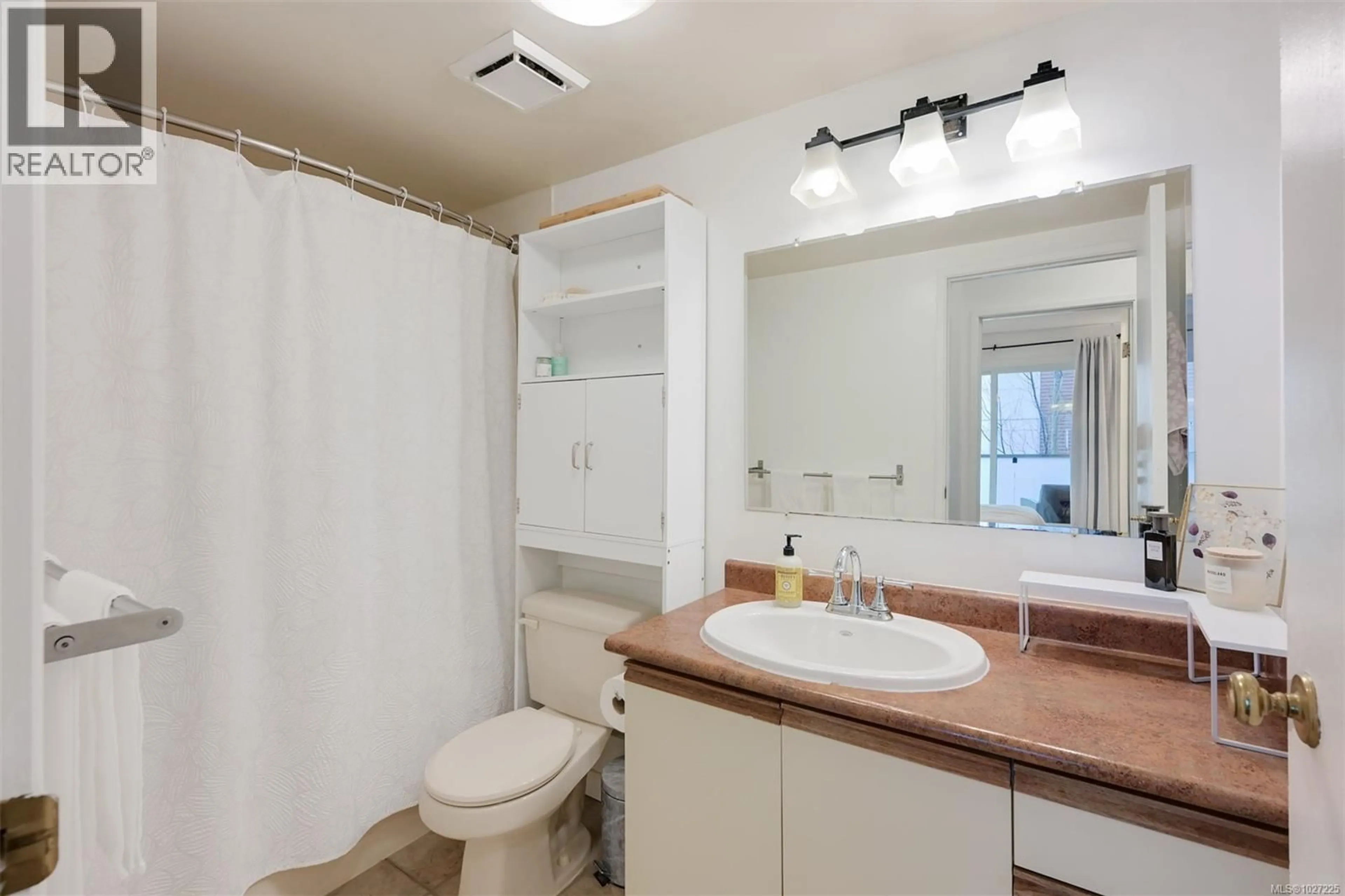 Standard bathroom, ceramic/tile floor for 201 - 1619 MORRISON STREET, Victoria British Columbia V8R6R8