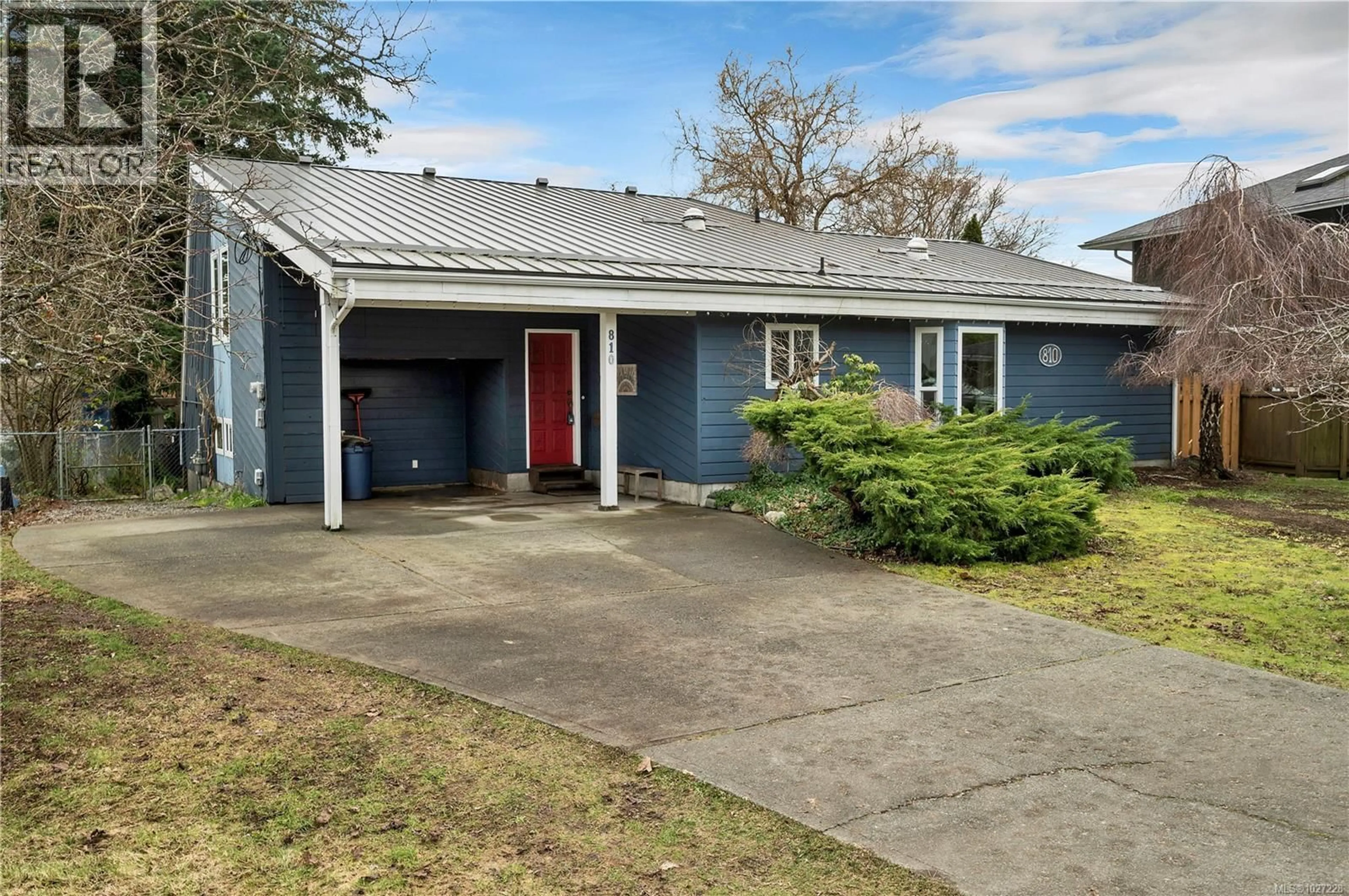 A pic from outside/outdoor area/front of a property/back of a property/a pic from drone, street for 810 SHELLBOURNE BOULEVARD, Campbell River British Columbia V9W5E8