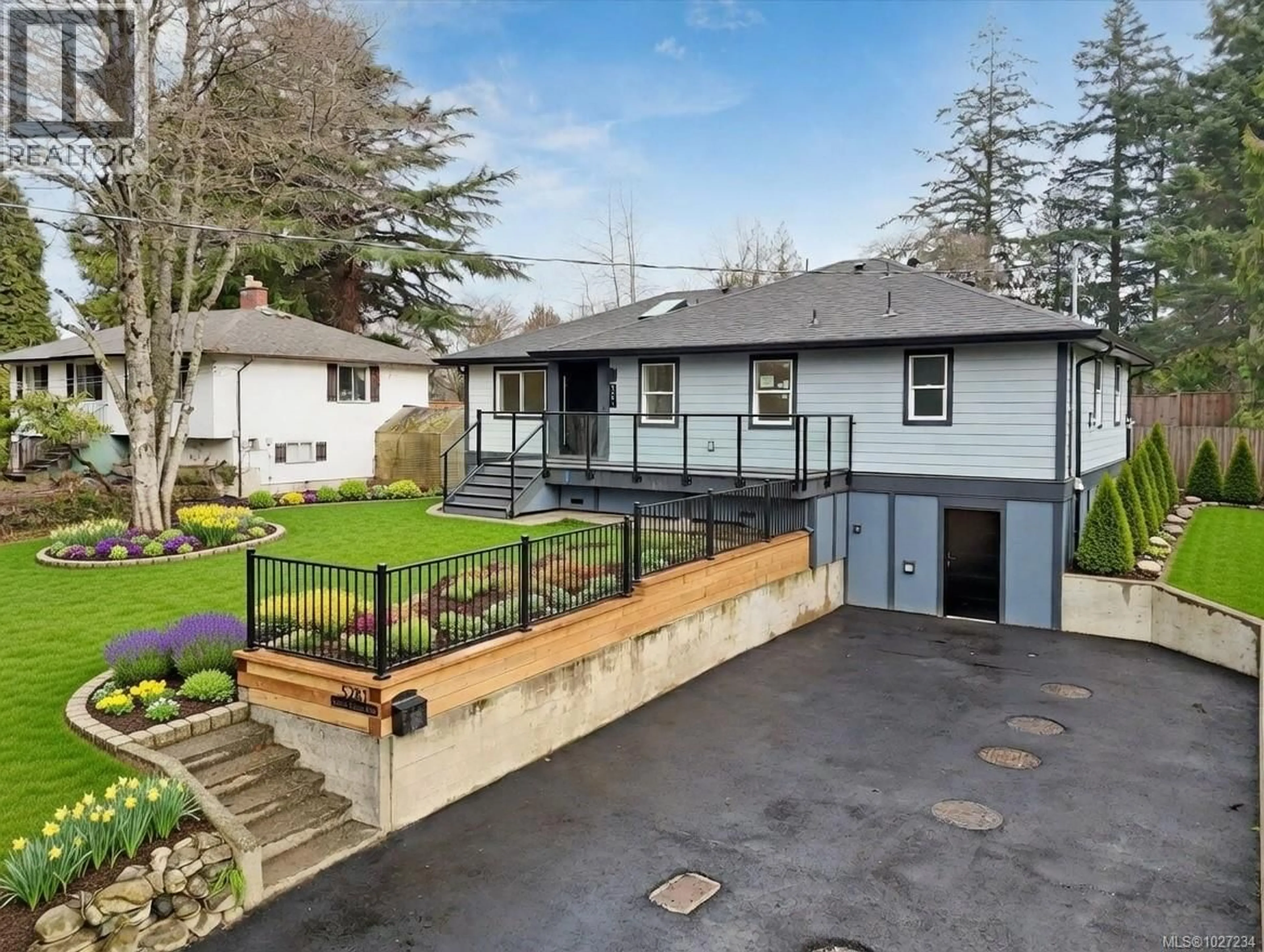 A pic from outside/outdoor area/front of a property/back of a property/a pic from drone, street for 5281 SANTA CLARA AVENUE, Saanich British Columbia V8Y1W6