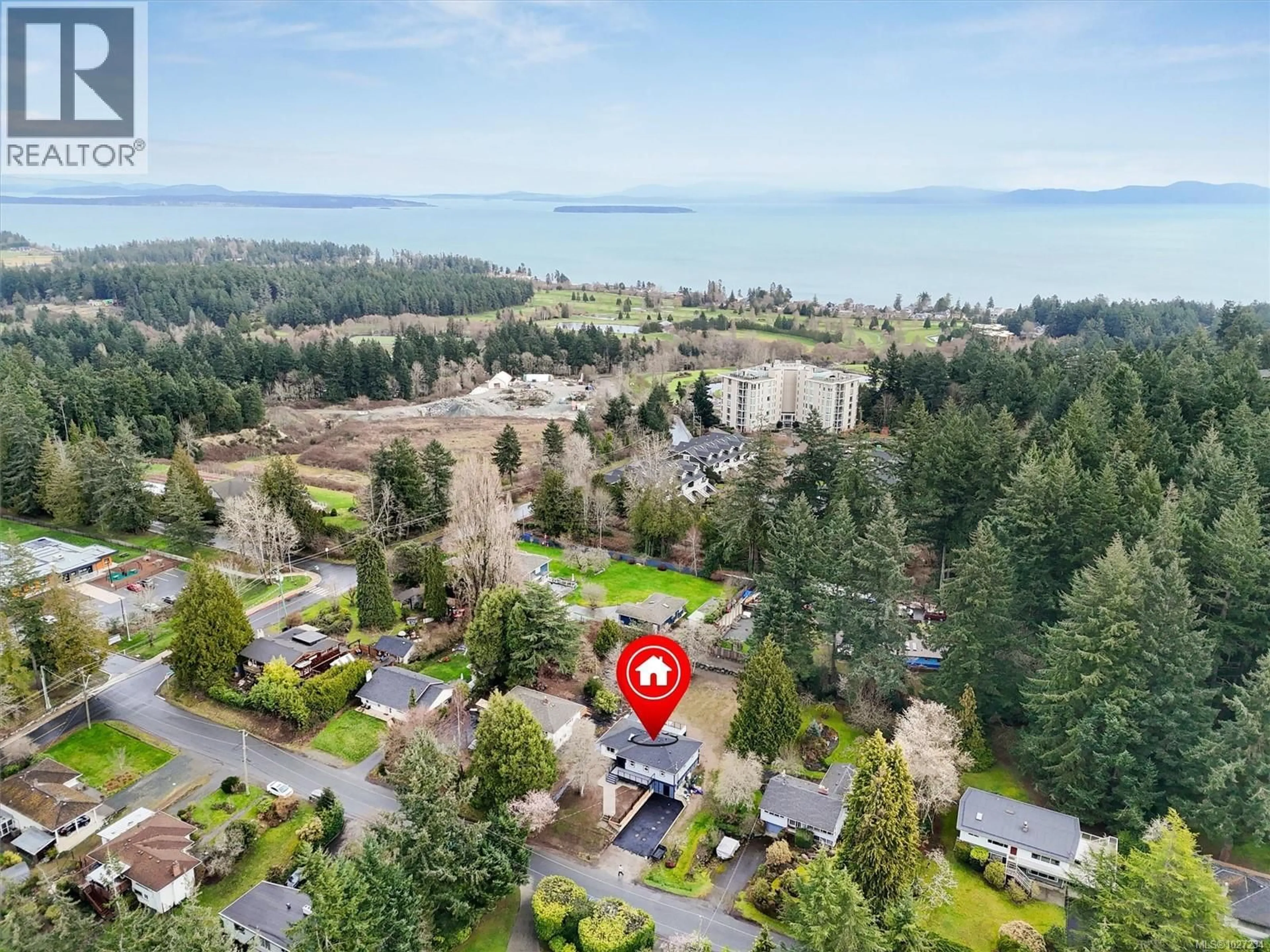A pic from outside/outdoor area/front of a property/back of a property/a pic from drone, water/lake/river/ocean view for 5281 SANTA CLARA AVENUE, Saanich British Columbia V8Y1W6