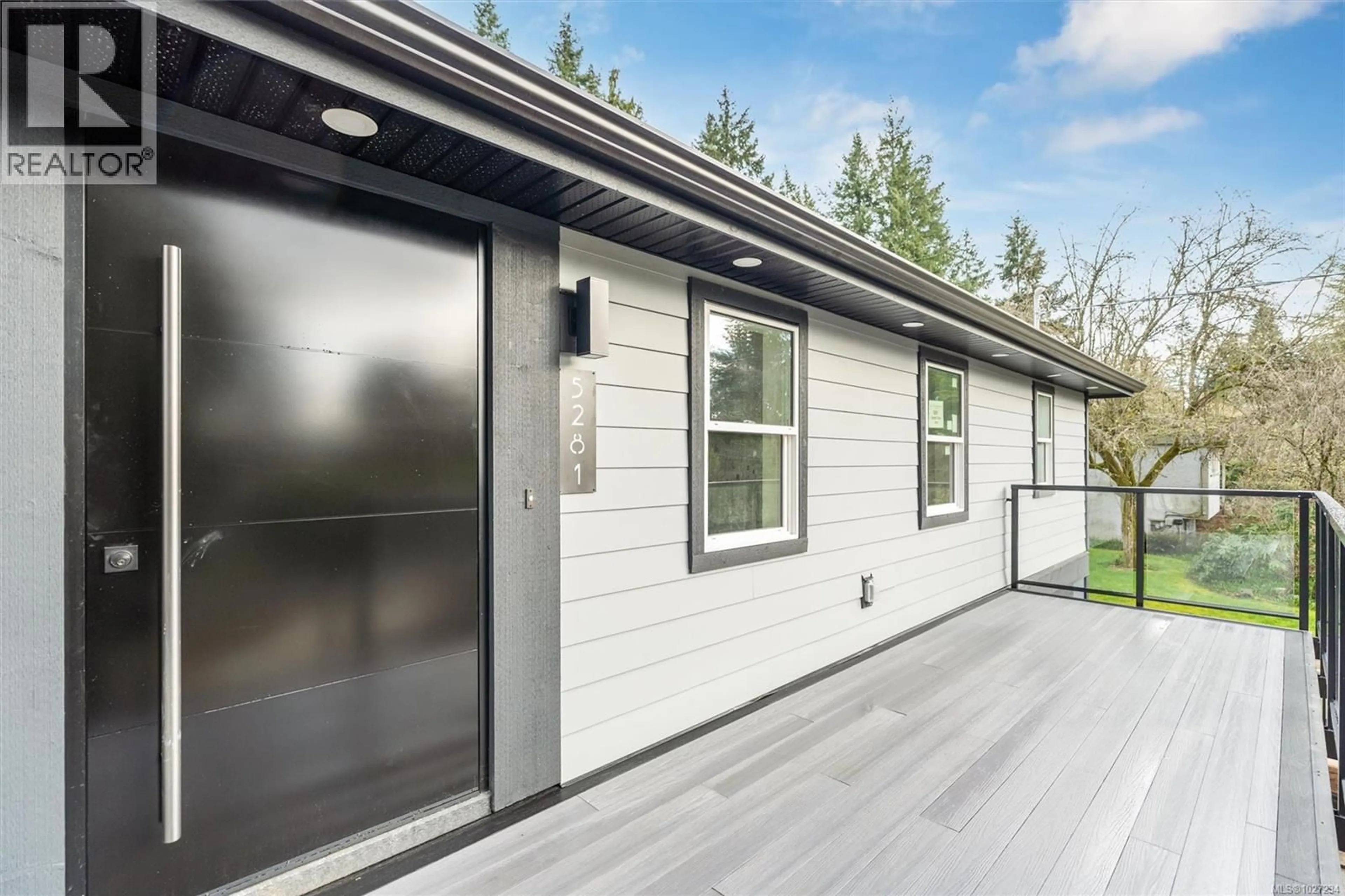 Home with vinyl exterior material, street for 5281 SANTA CLARA AVENUE, Saanich British Columbia V8Y1W6