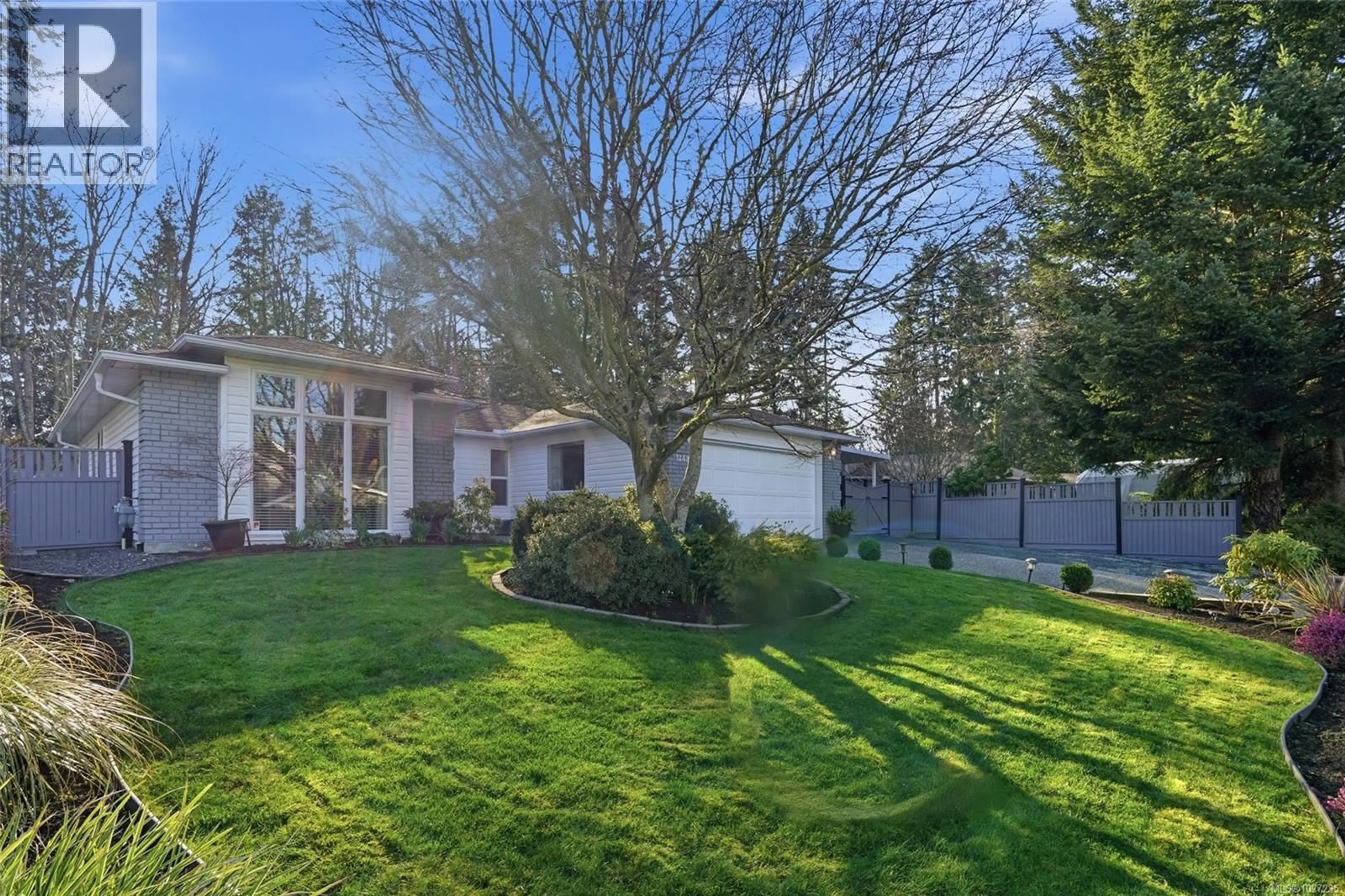 A pic from outside/outdoor area/front of a property/back of a property/a pic from drone, unknown for 1148 CLUBHOUSE DRIVE, Qualicum Beach British Columbia V9K1C4