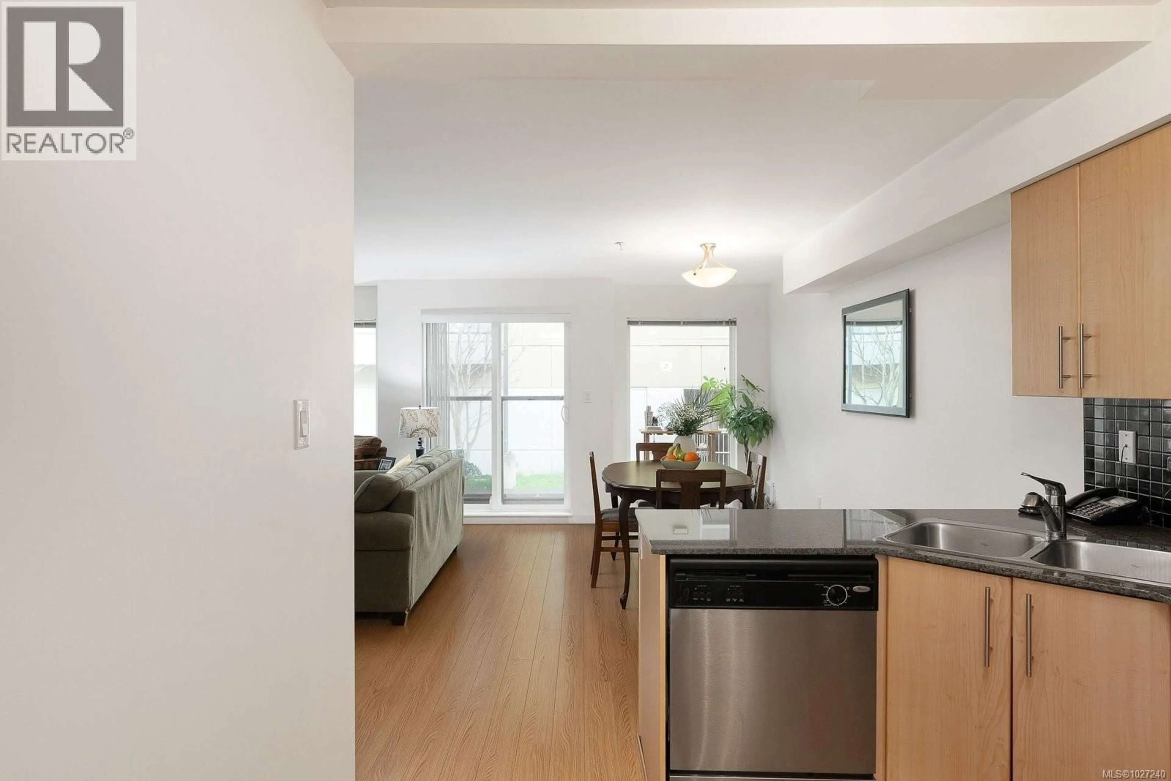 Unknown for 204 - 1405 ESQUIMALT ROAD, Esquimalt British Columbia V9A0A4