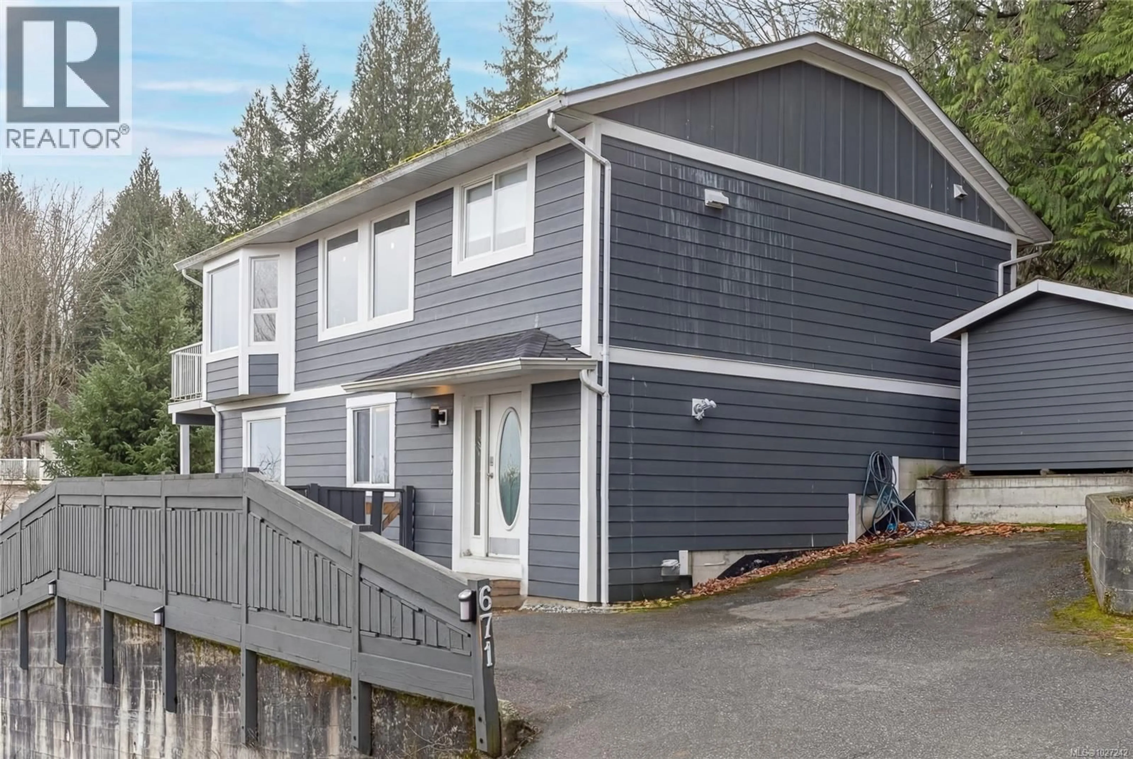Home with vinyl exterior material, street for 671 MARSH WREN PLACE, Nanaimo British Columbia V9T5R4
